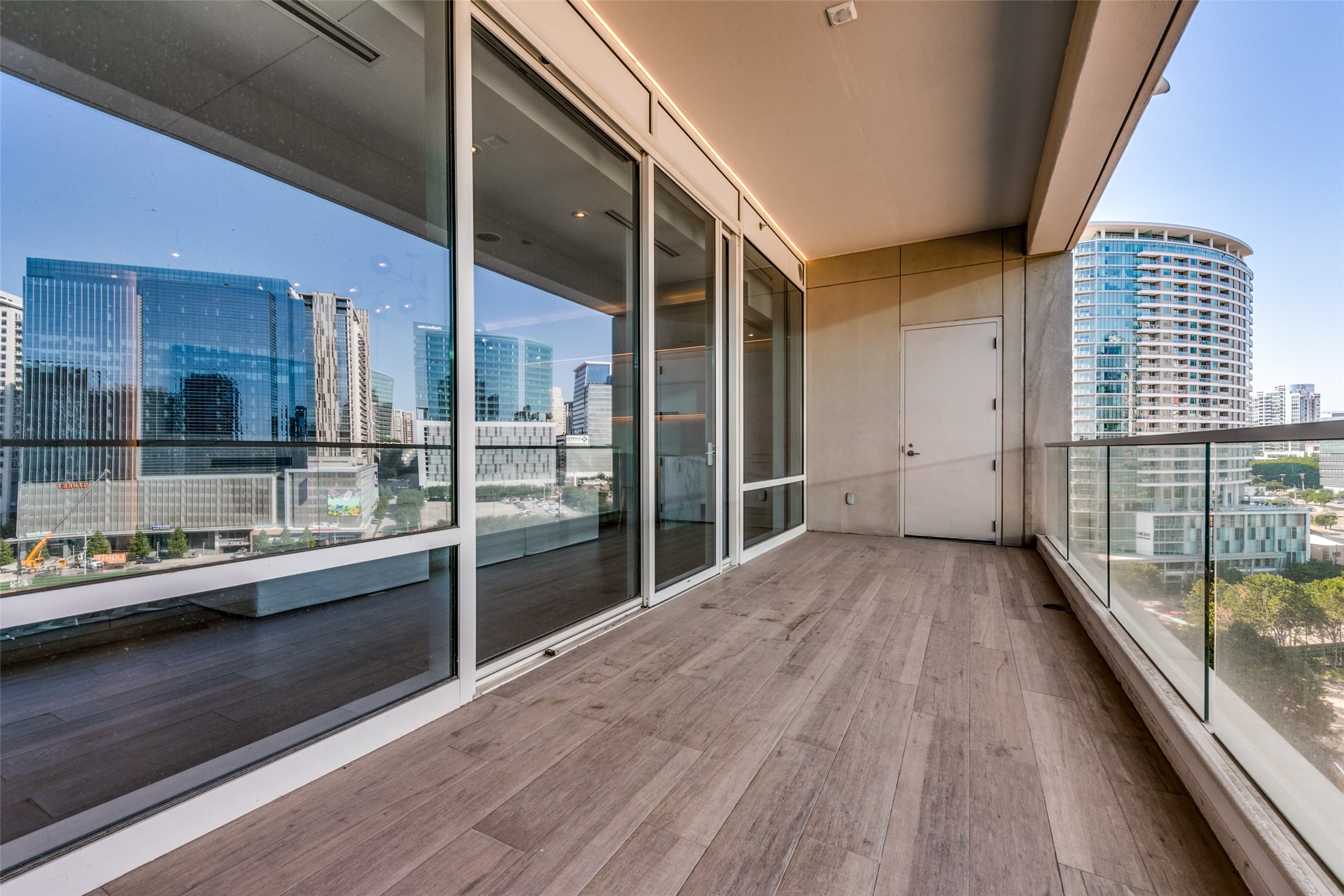 2408 Victory Park Lane 939