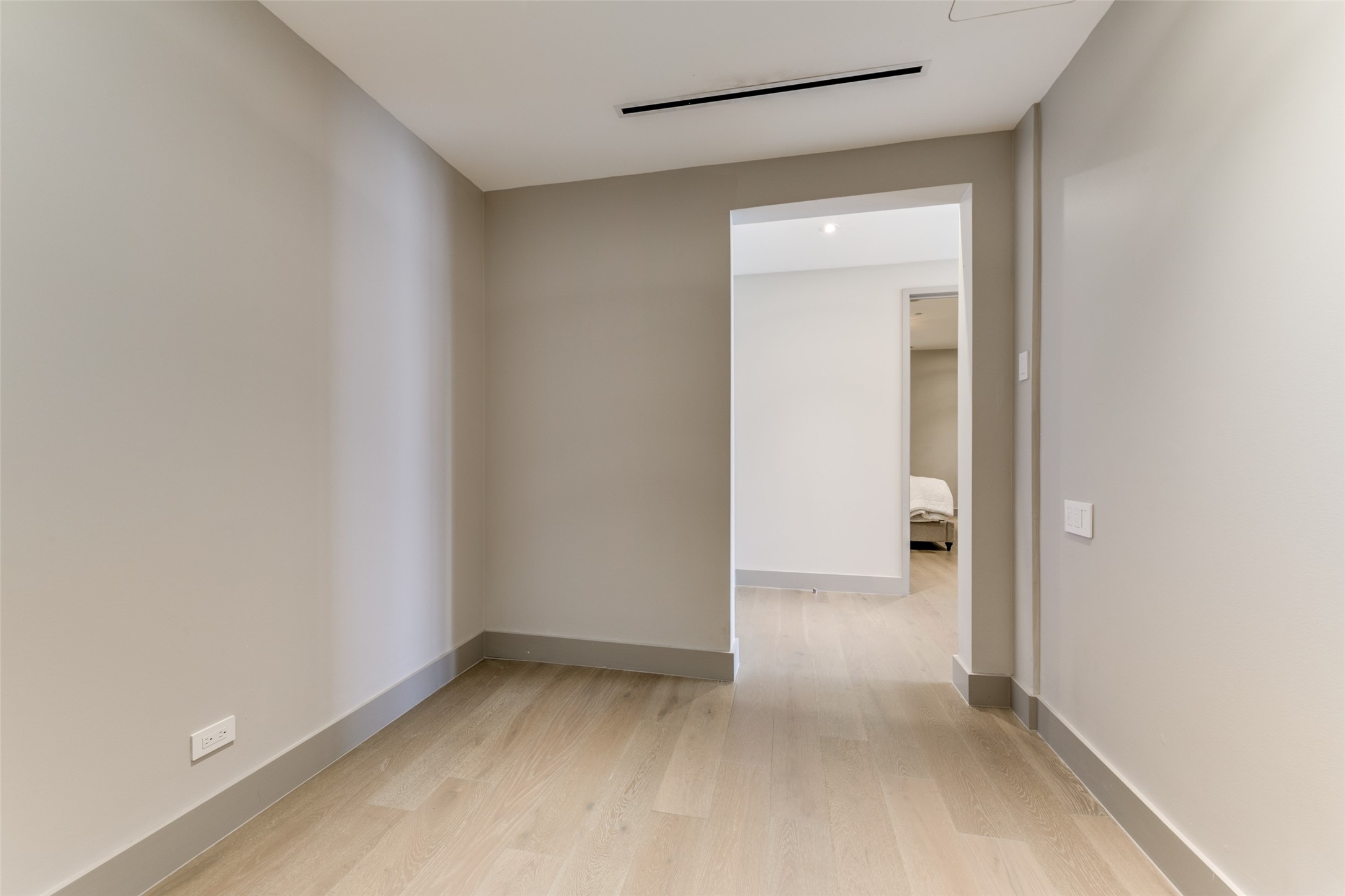 2408 Victory Park Lane 939