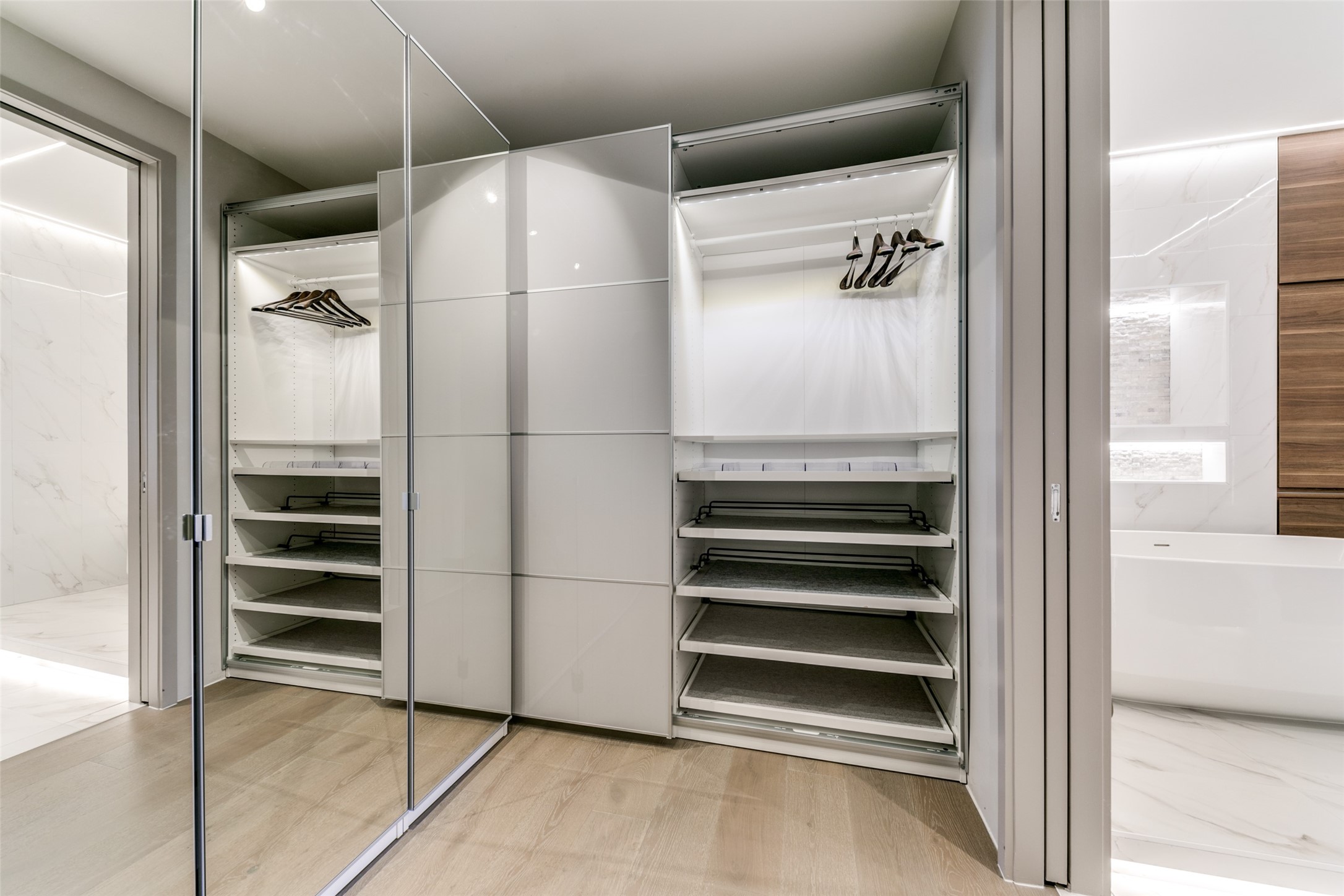 2408 Victory Park Lane 939