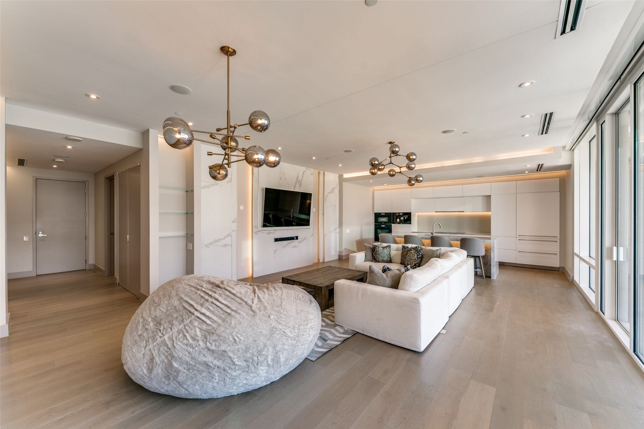 2408 Victory Park Lane 939