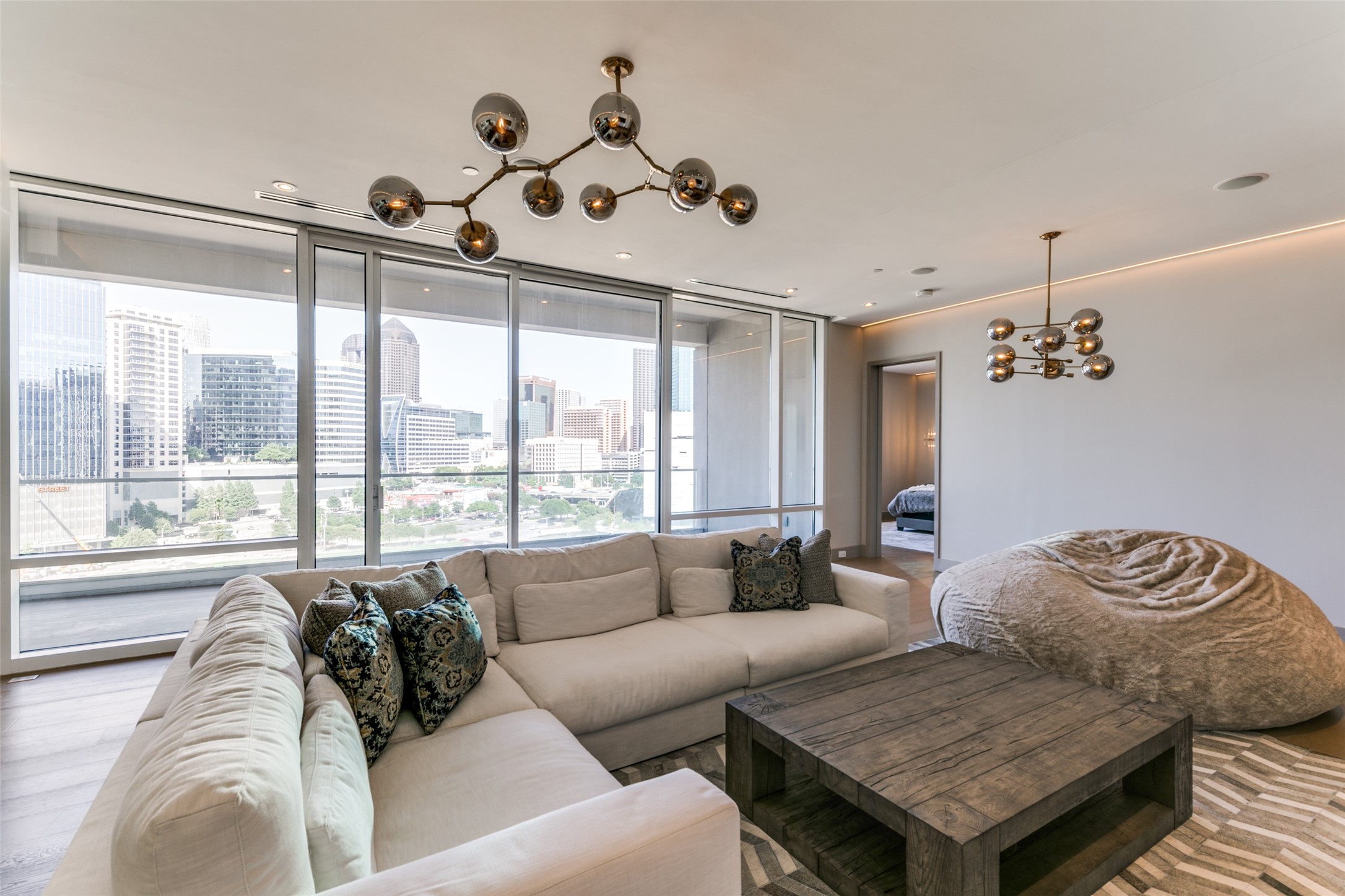 2408 Victory Park Lane 939