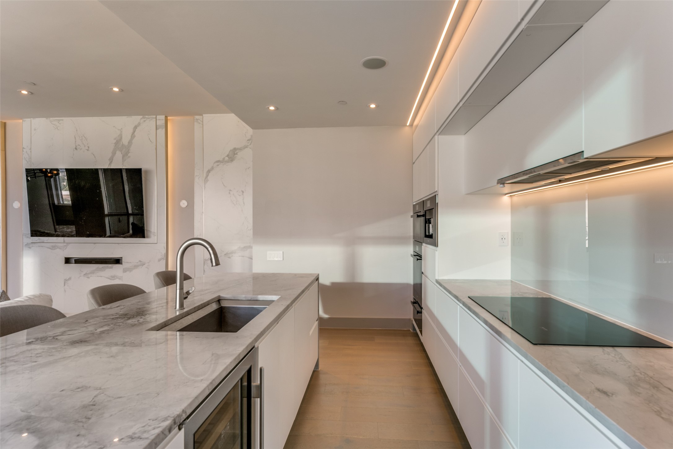 2408 Victory Park Lane 939