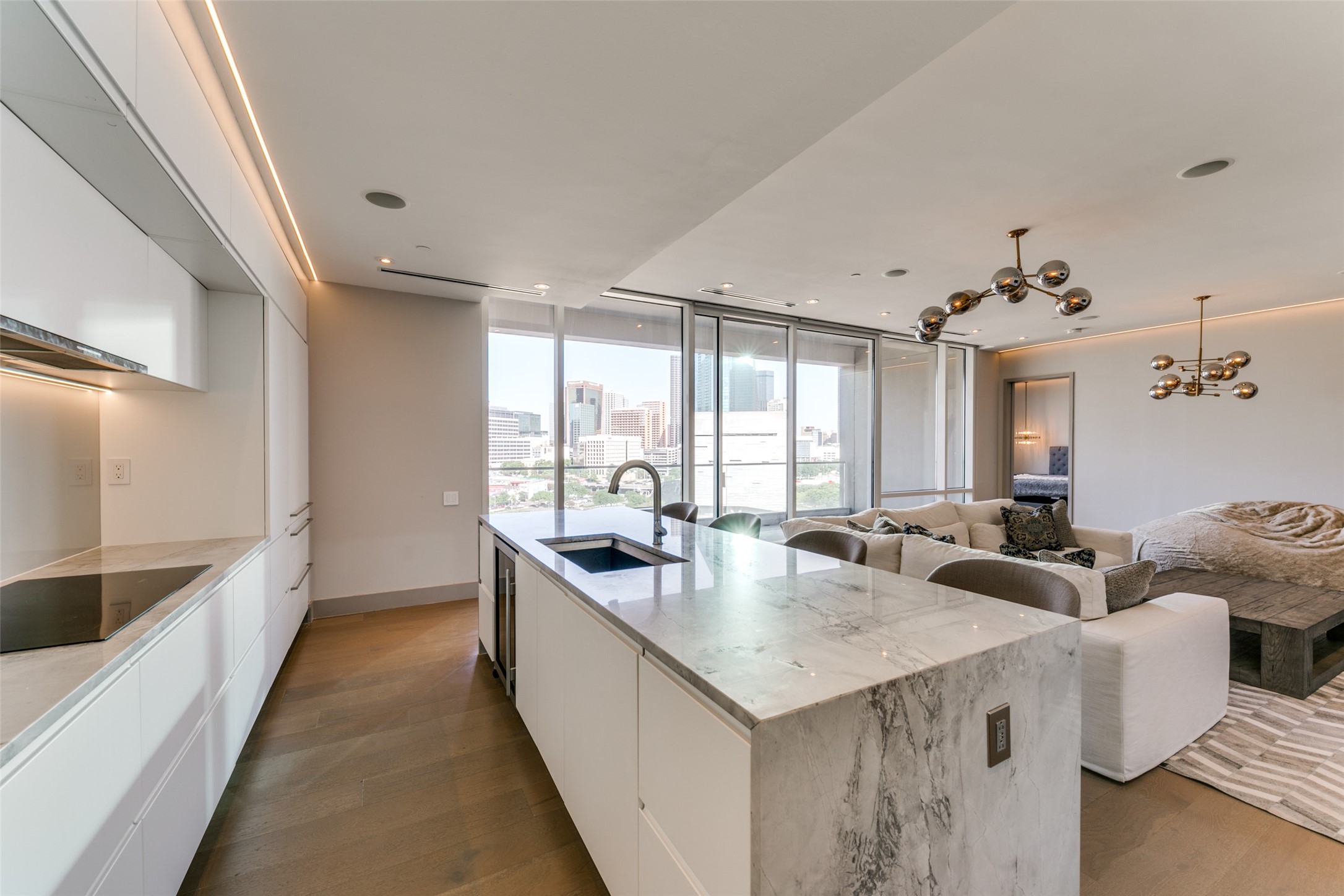 2408 Victory Park Lane 939