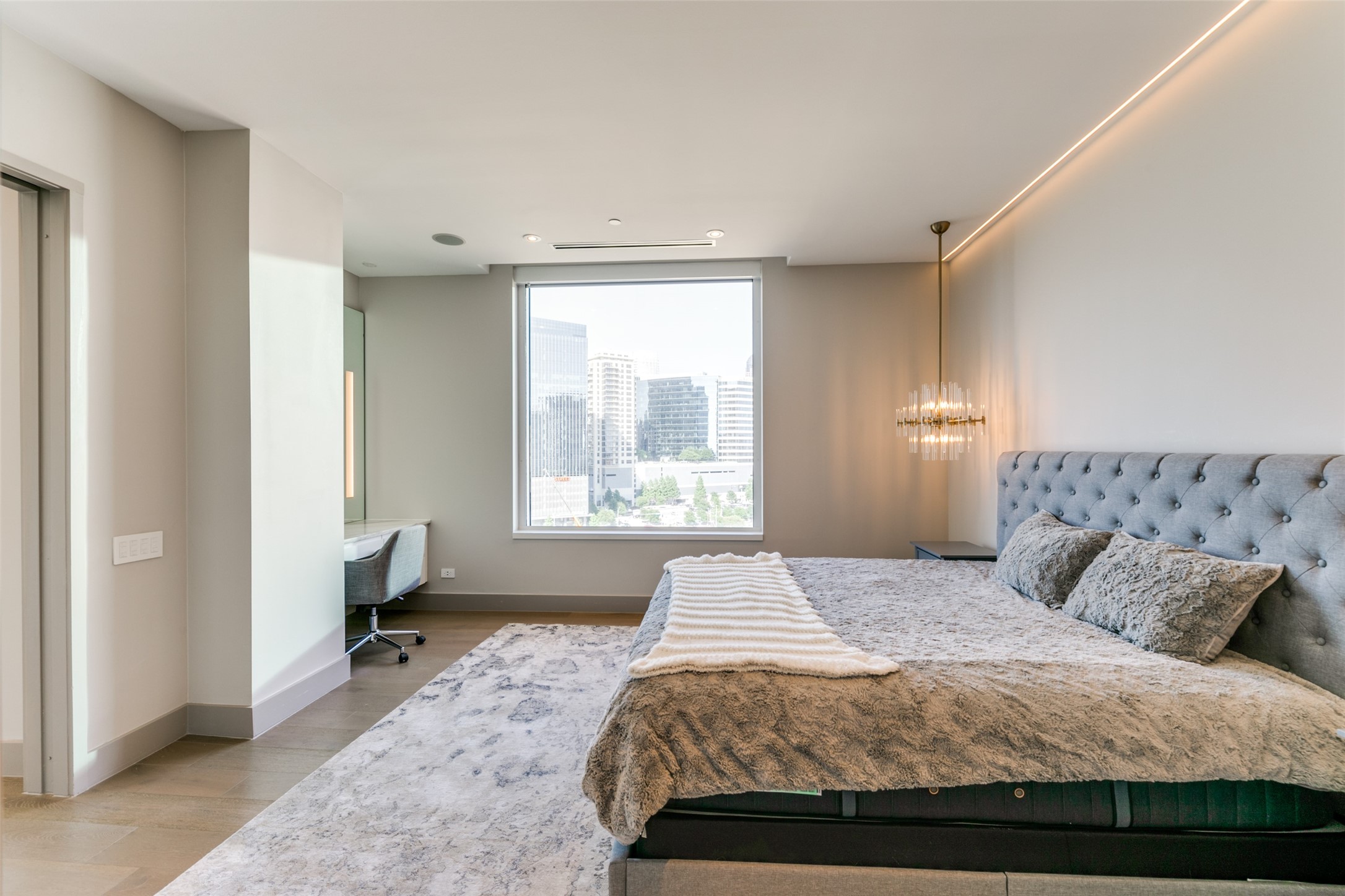 2408 Victory Park Lane 939