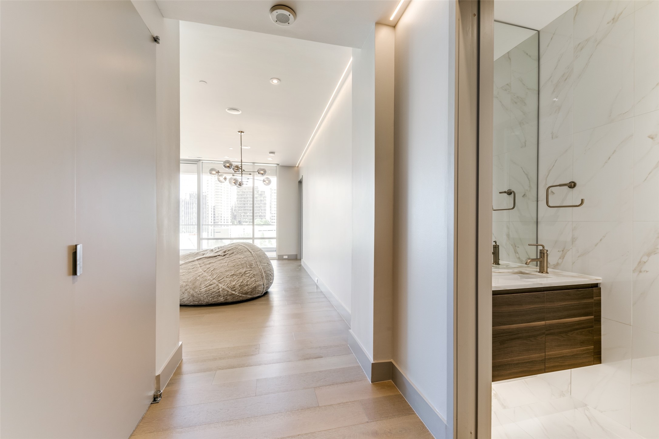 2408 Victory Park Lane 939