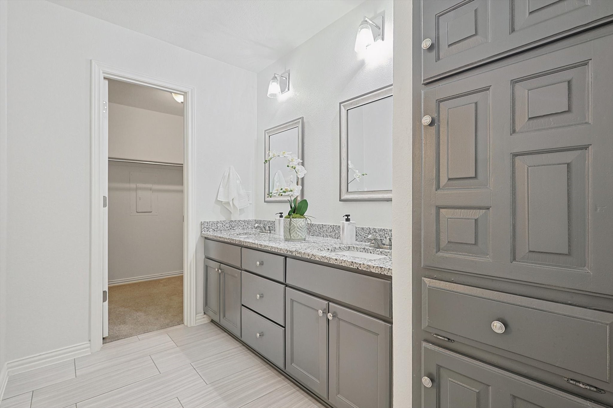 3409 Cromwell Street