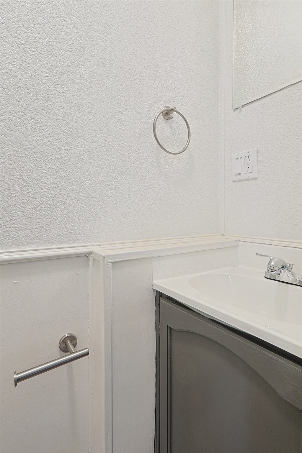 3409 Cromwell Street