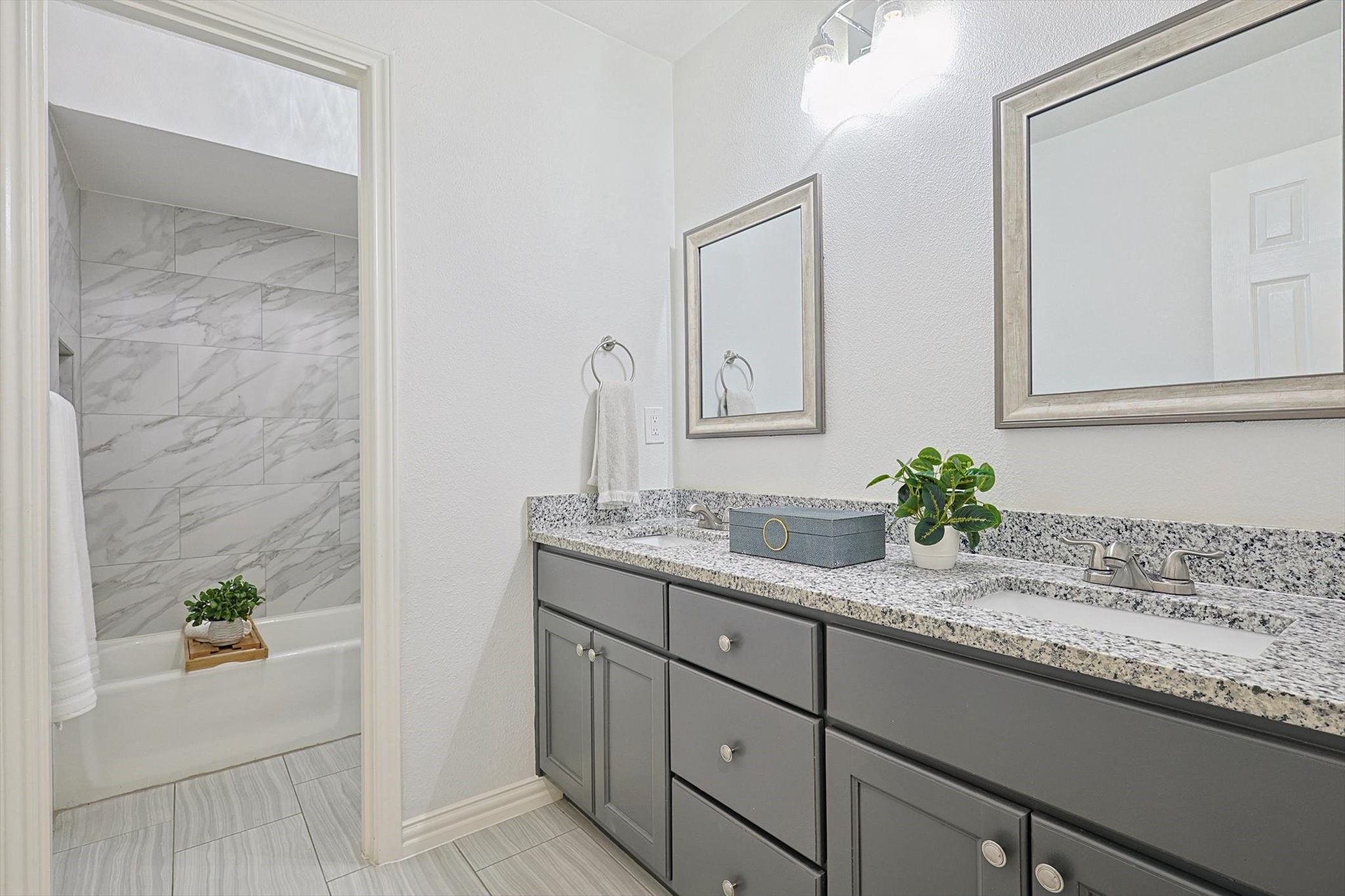 3409 Cromwell Street