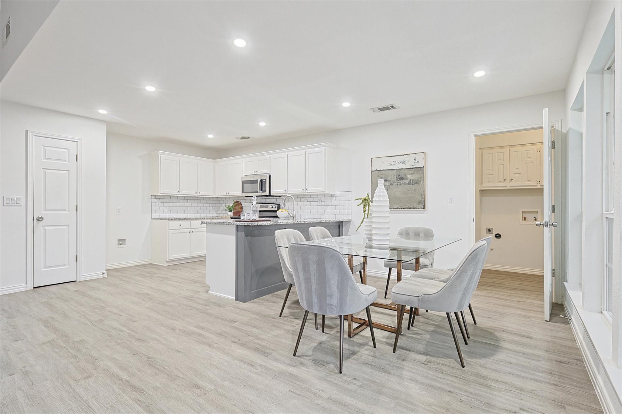 3409 Cromwell Street