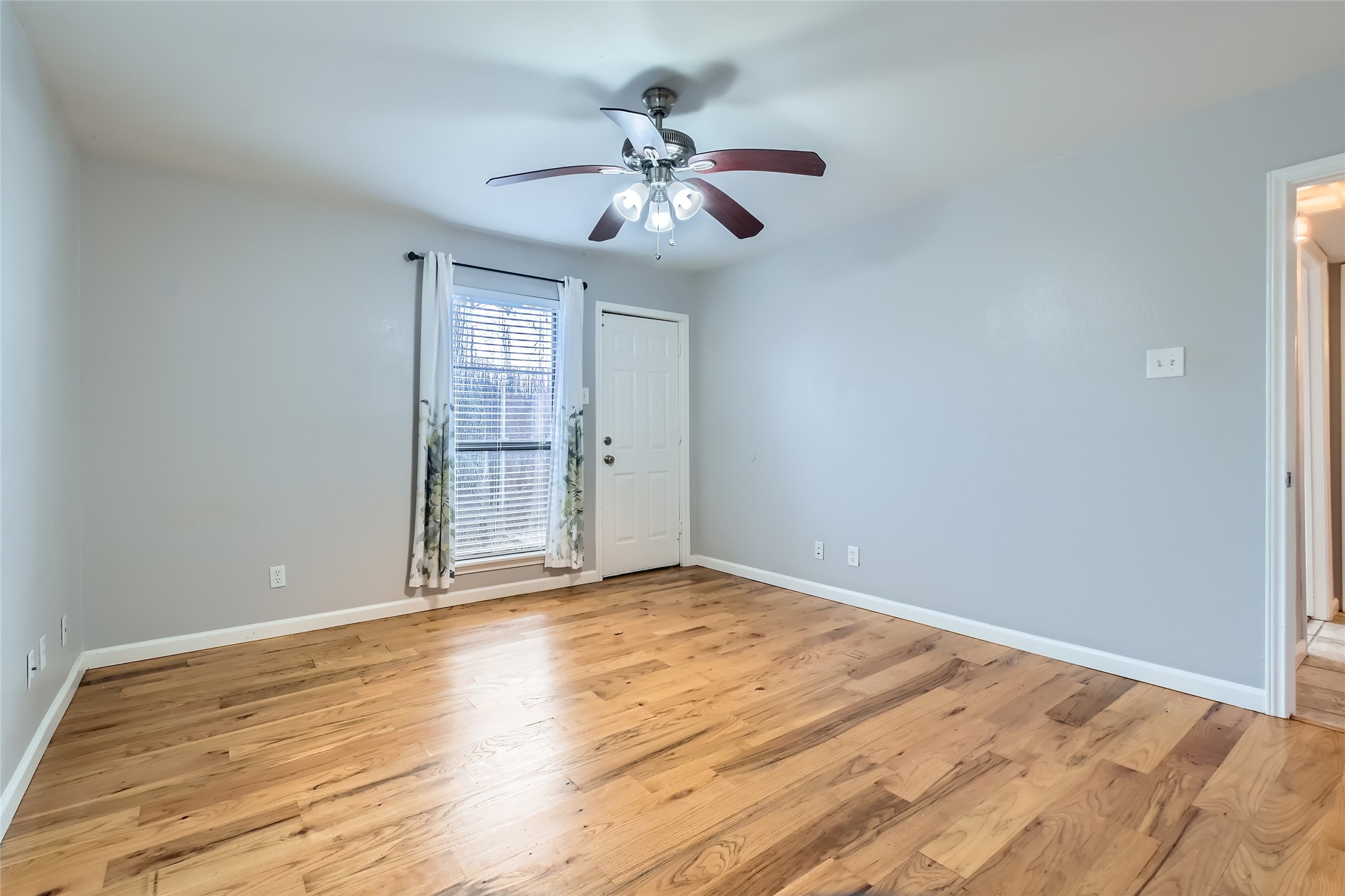 7525 Holly Hill Drive 9