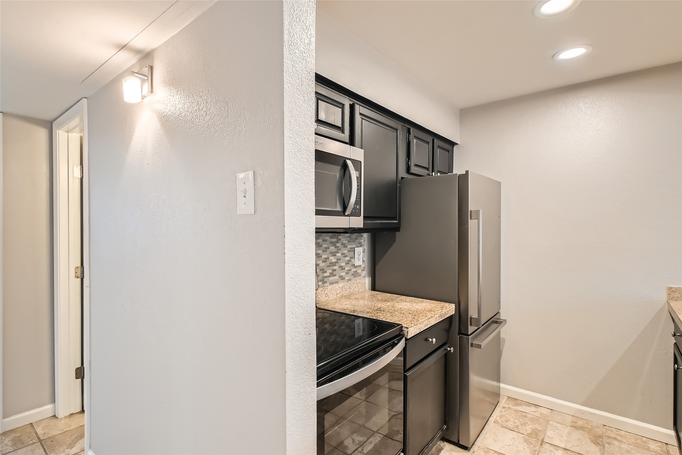 7525 Holly Hill Drive 9