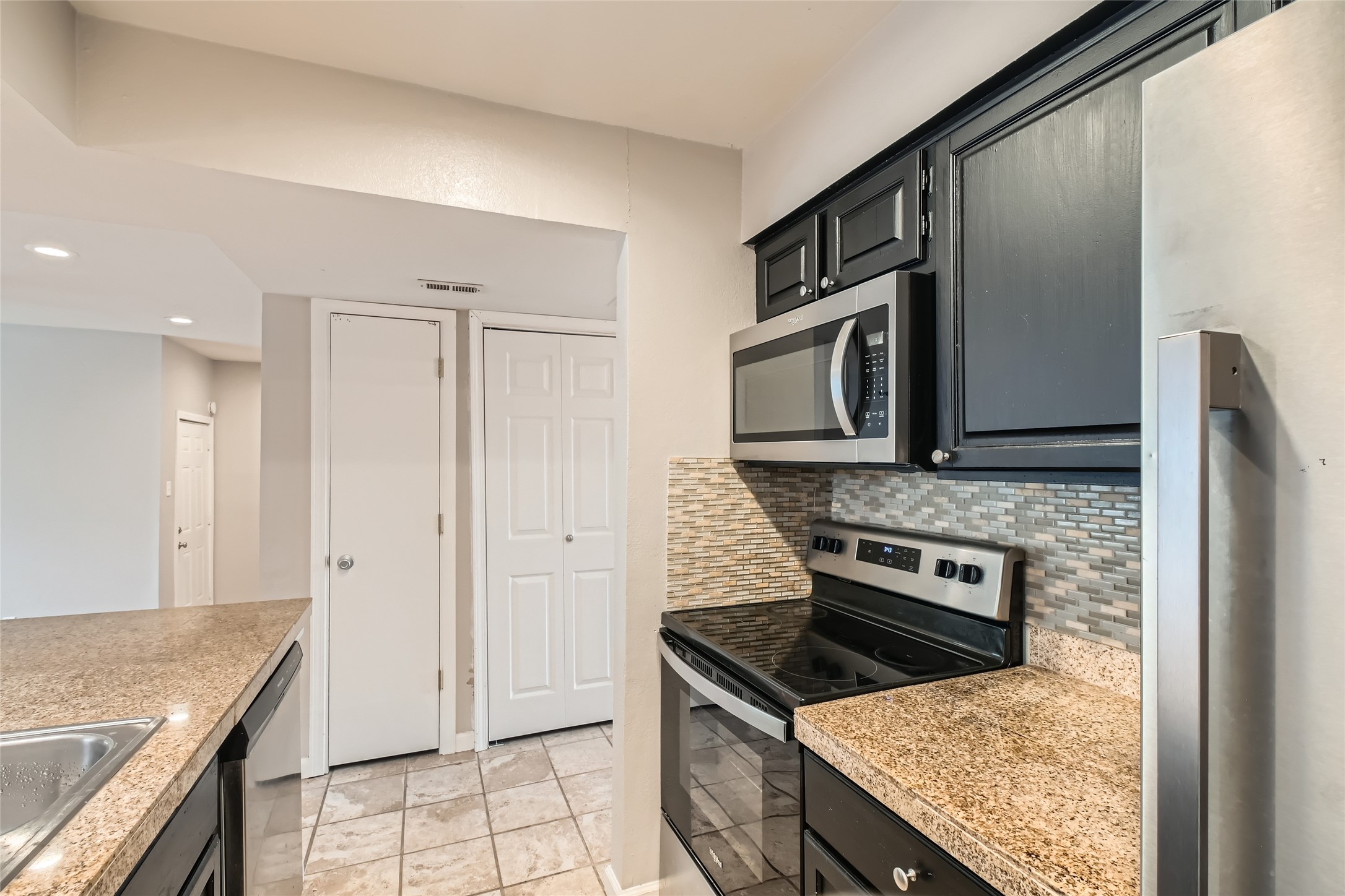 7525 Holly Hill Drive 9