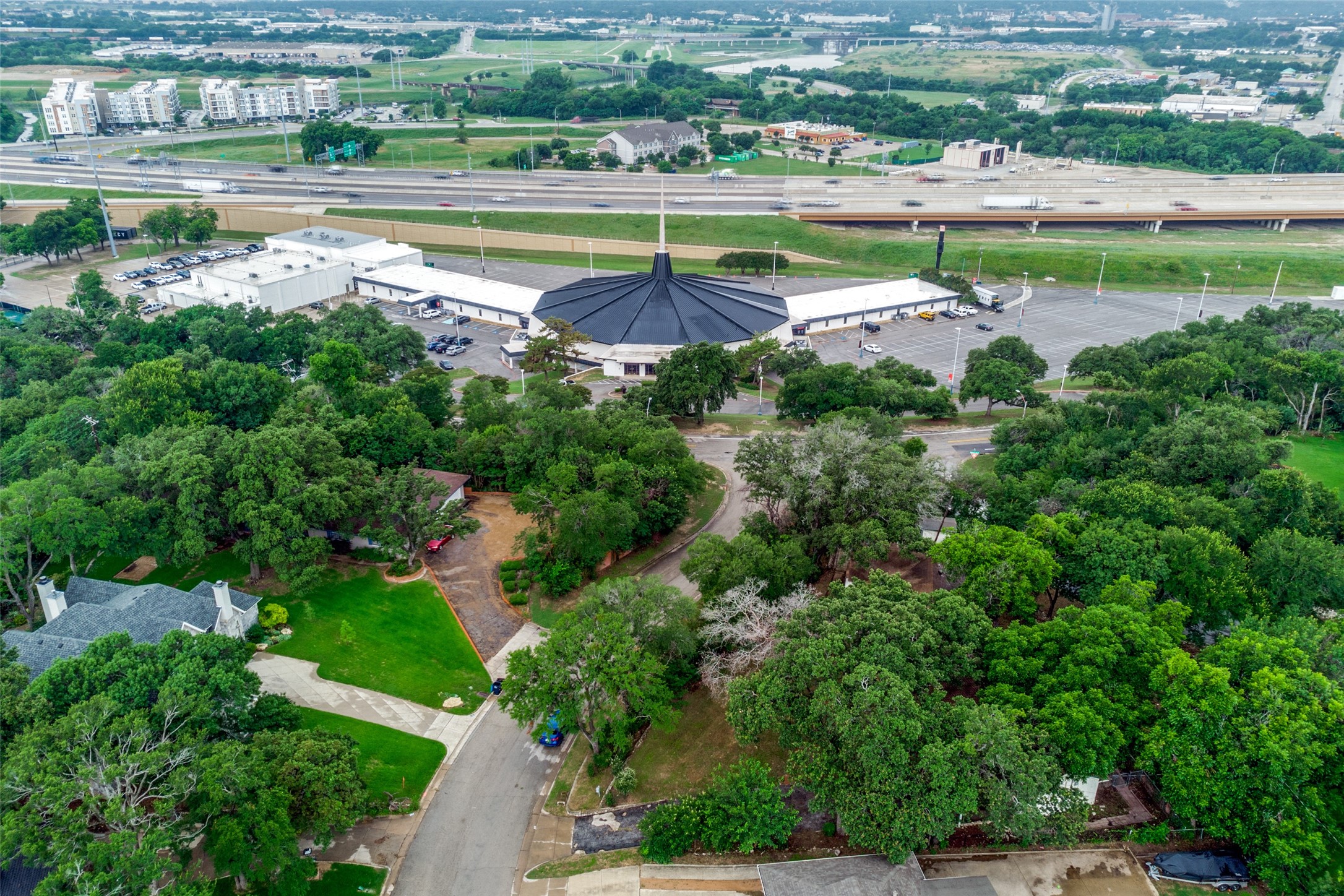 1901 Bluebird Avenue