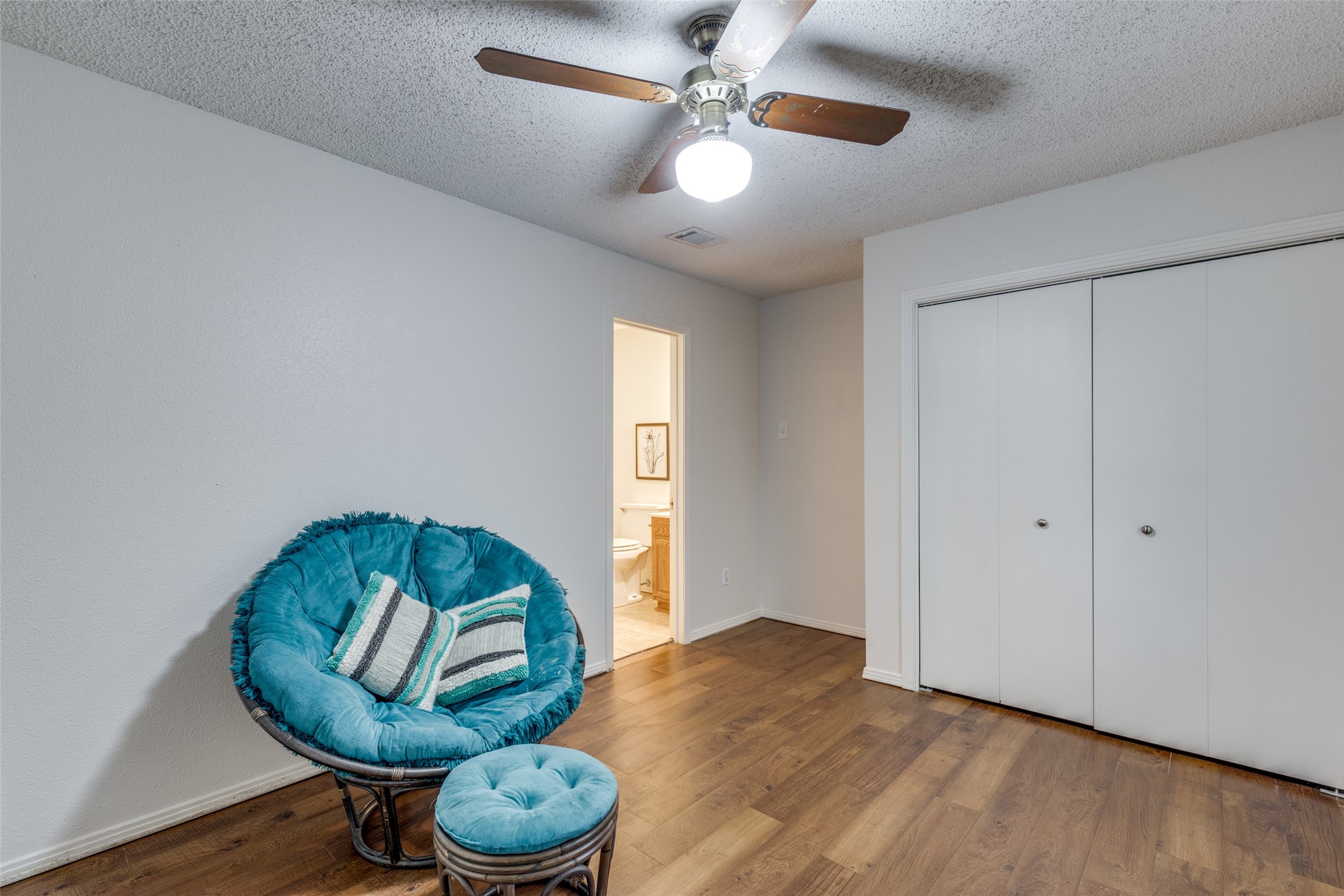 1901 Bluebird Avenue