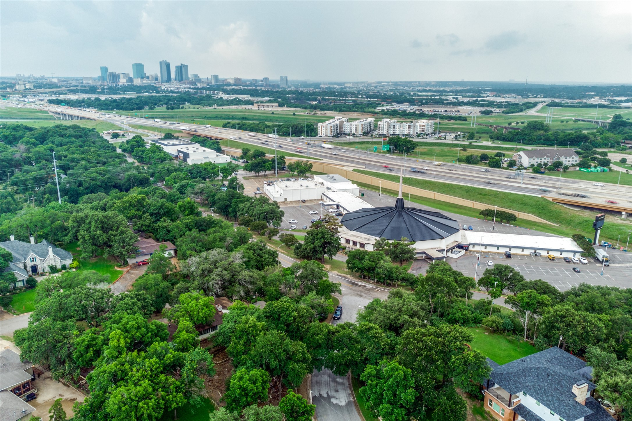 1901 Bluebird Avenue