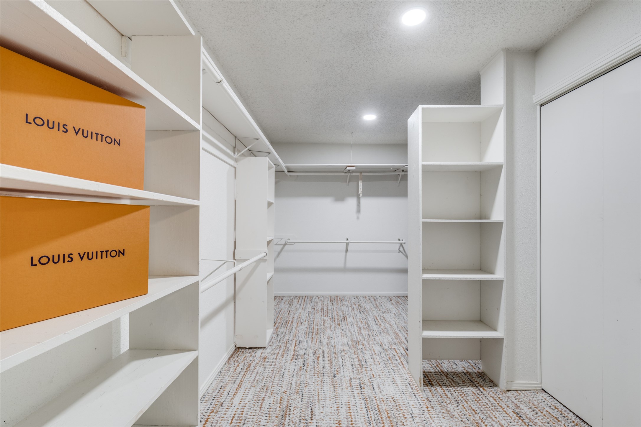 1901 Bluebird Avenue