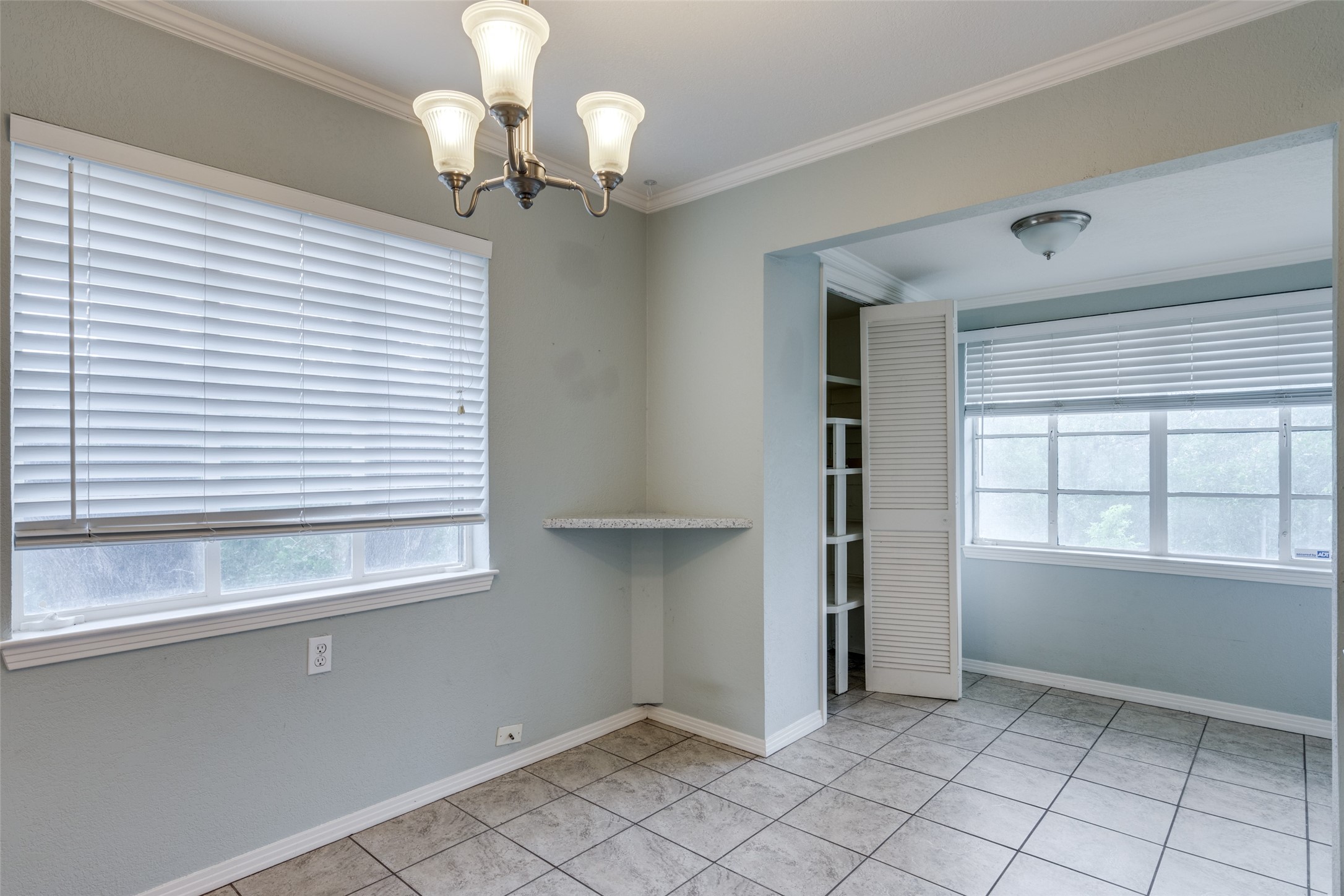 1901 Bluebird Avenue