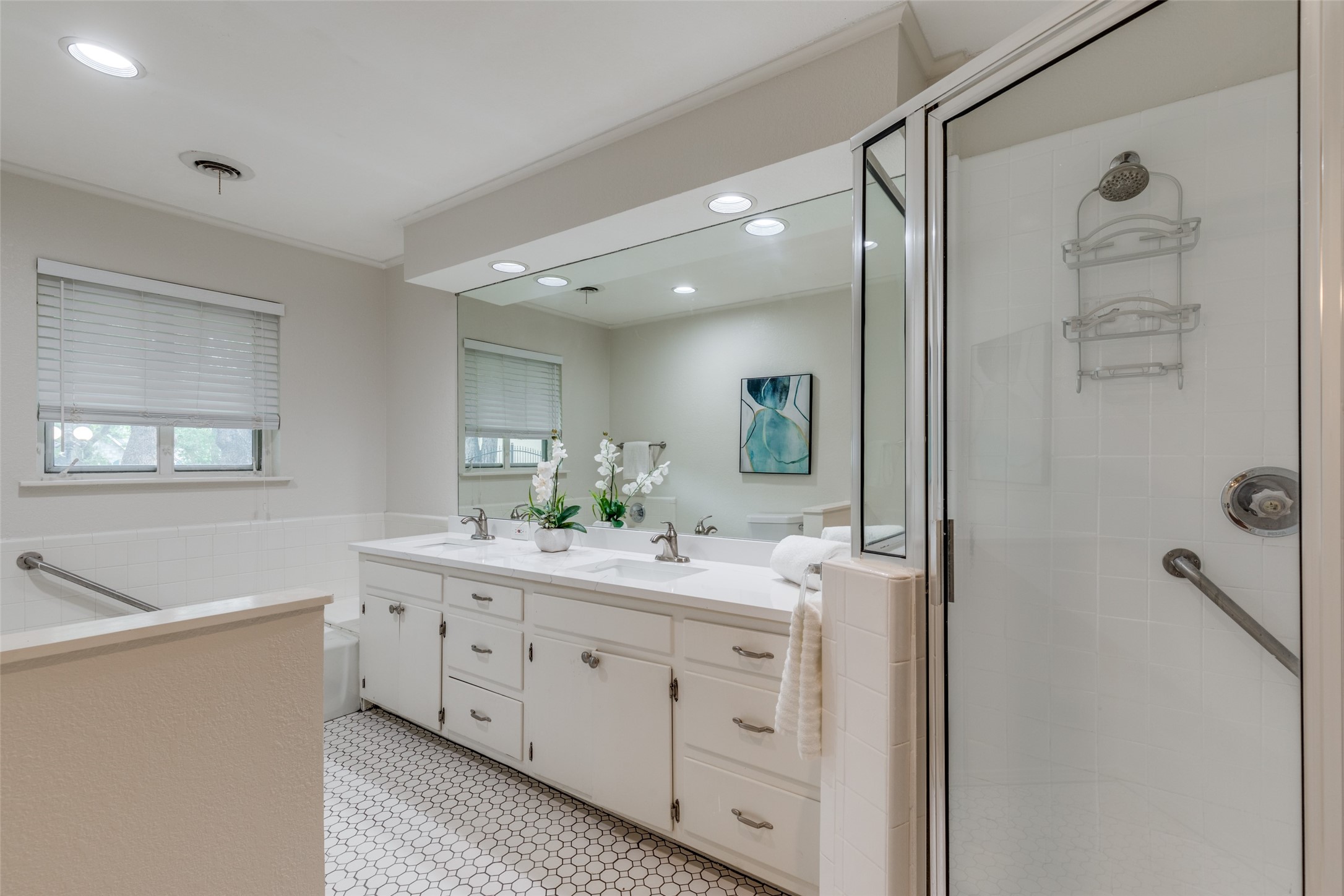 1901 Bluebird Avenue