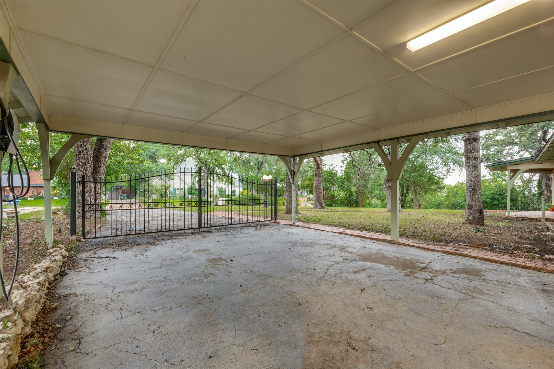 1901 Bluebird Avenue