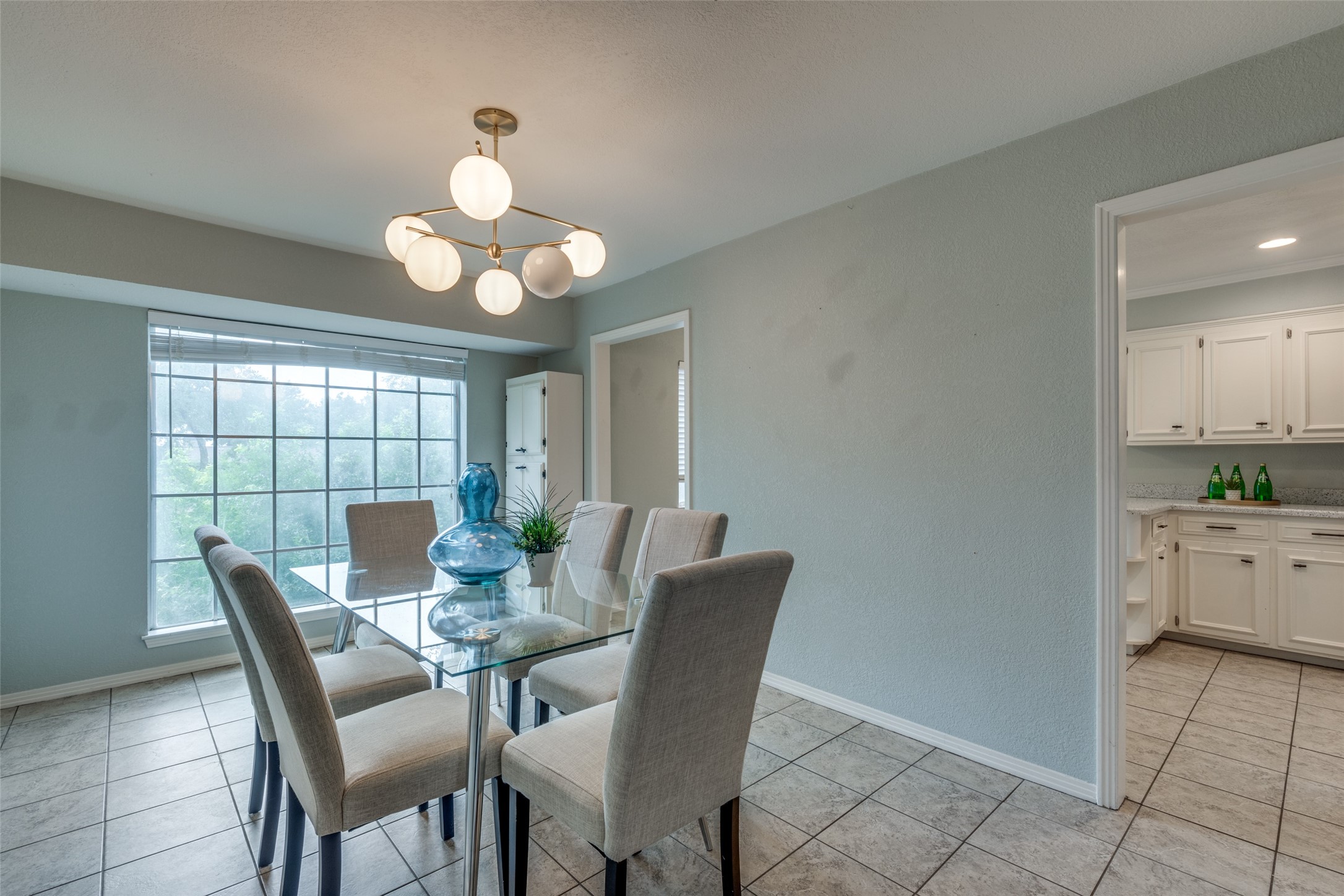 1901 Bluebird Avenue