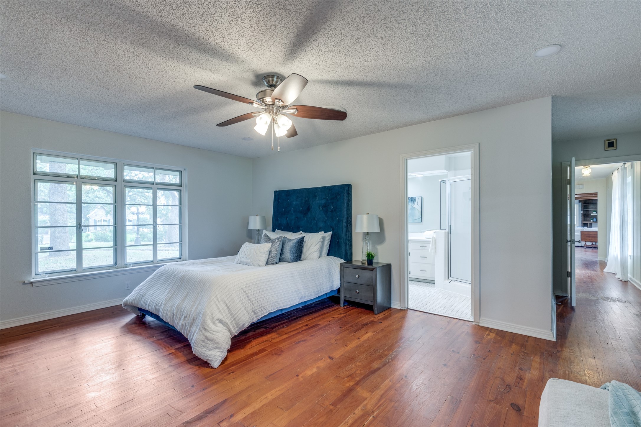 1901 Bluebird Avenue