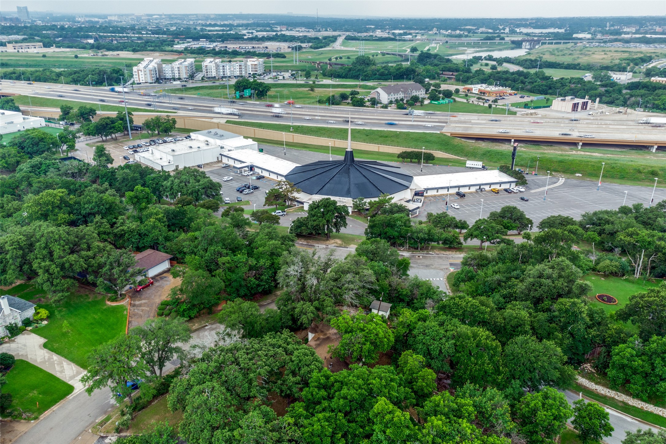 1901 Bluebird Avenue