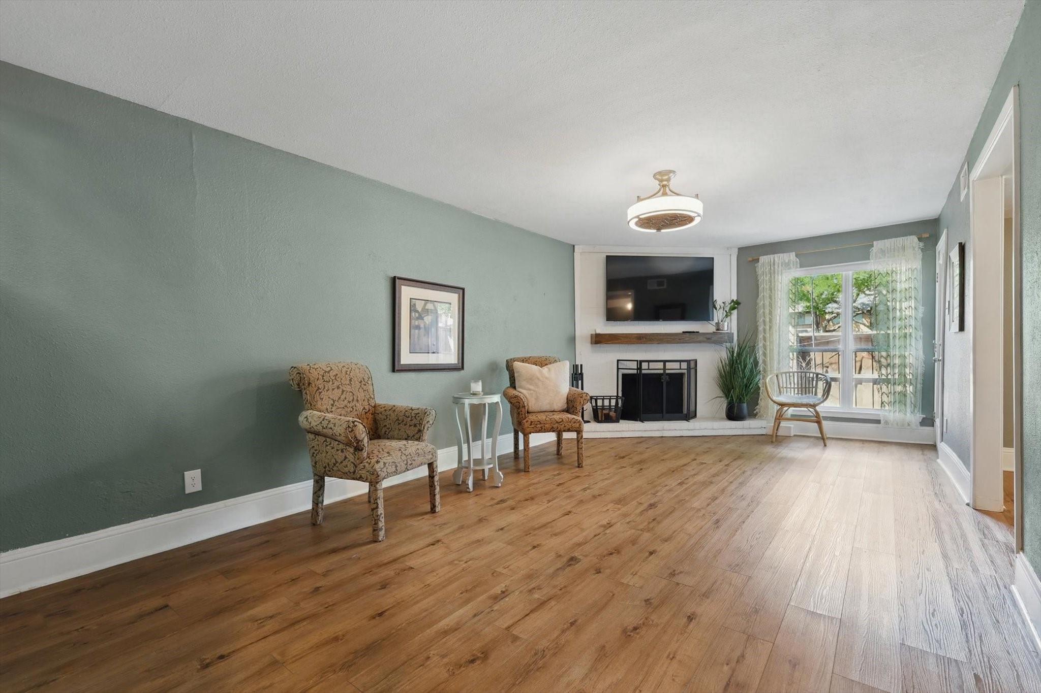 3102 Pin Oak Court