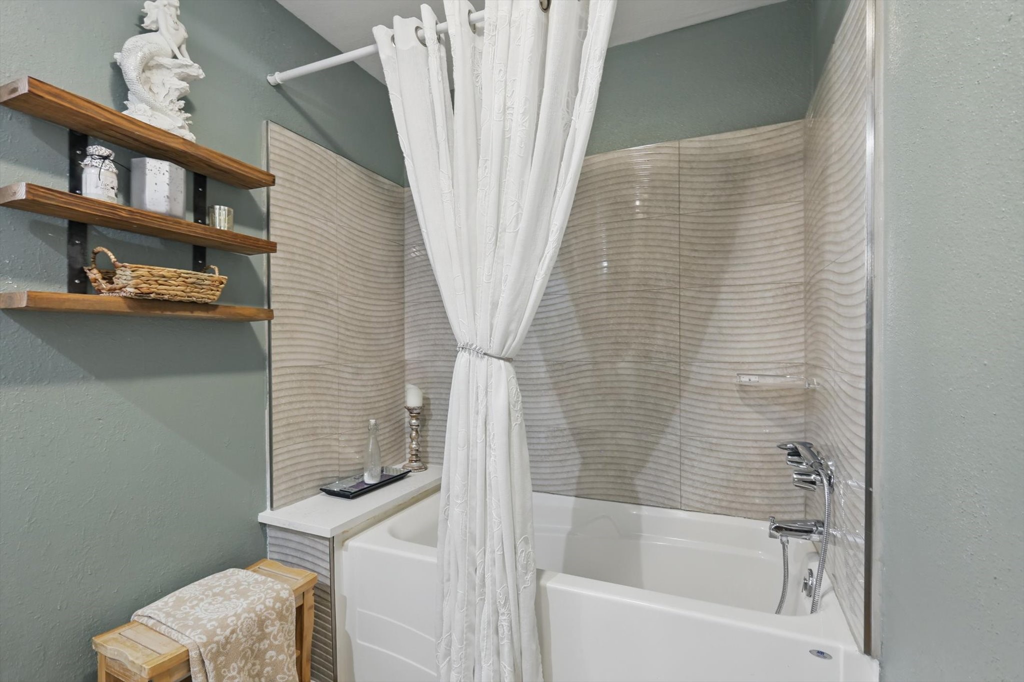 3102 Pin Oak Court