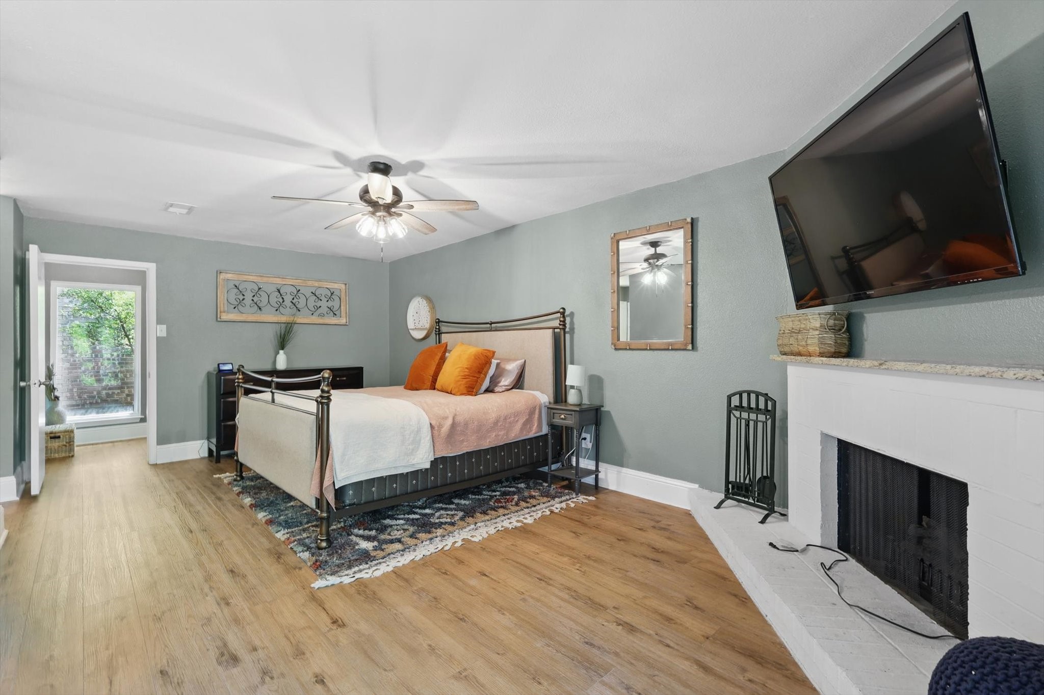3102 Pin Oak Court