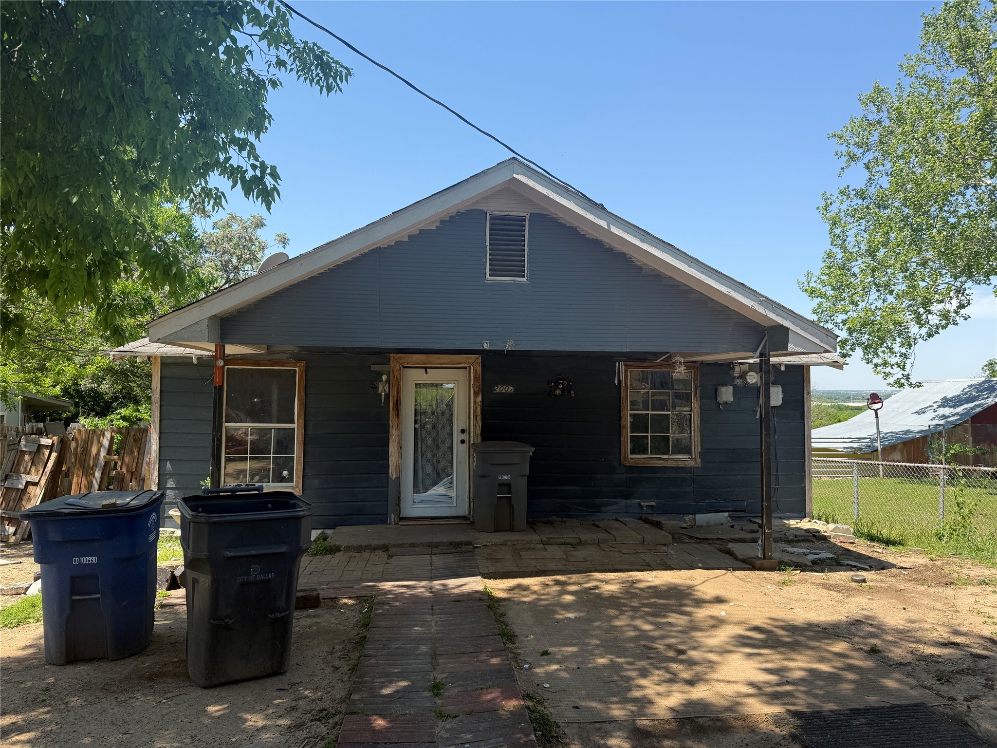 2007 N Montclair Avenue