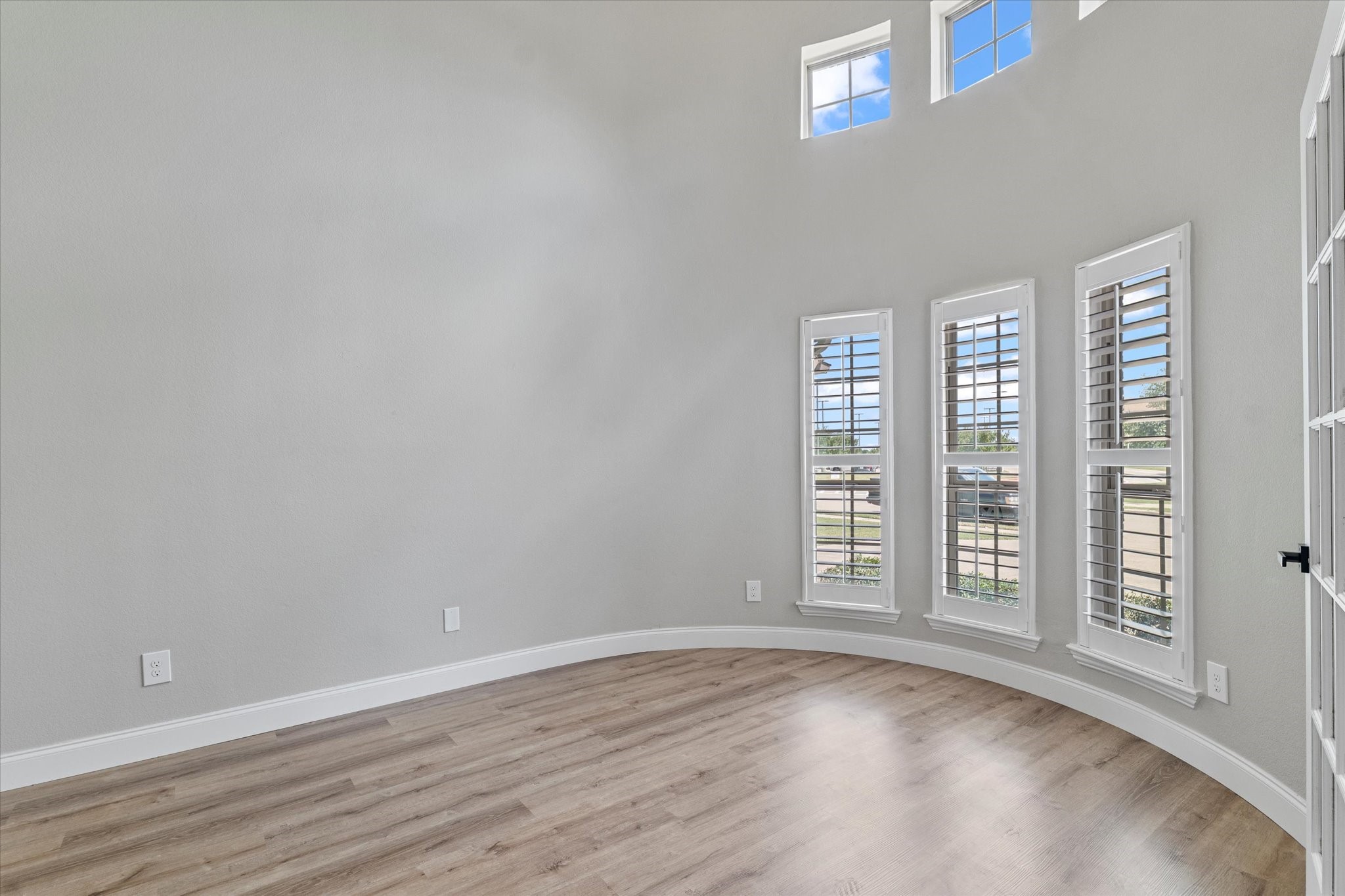 3127 Fontanna Boulevard