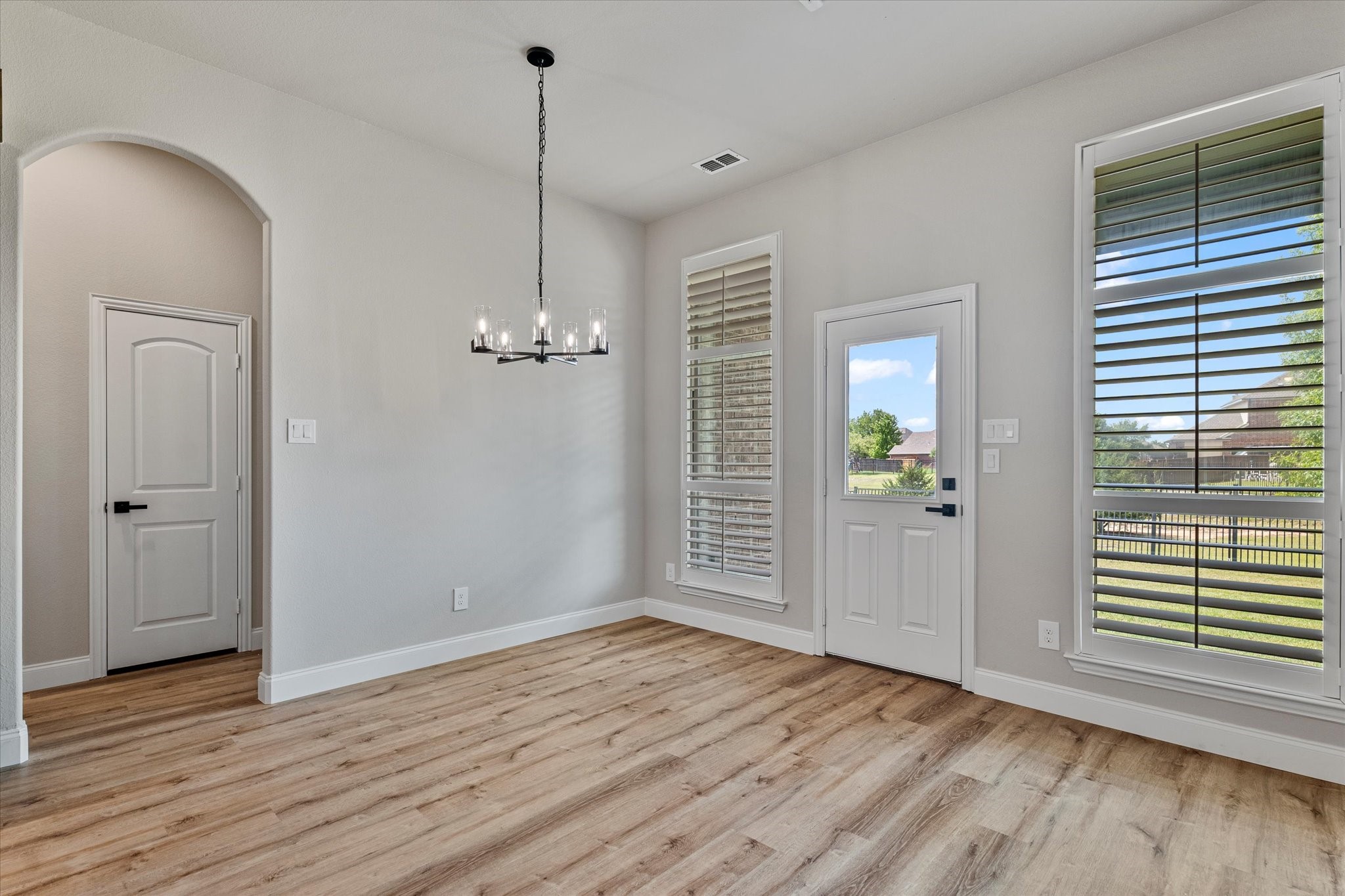 3127 Fontanna Boulevard