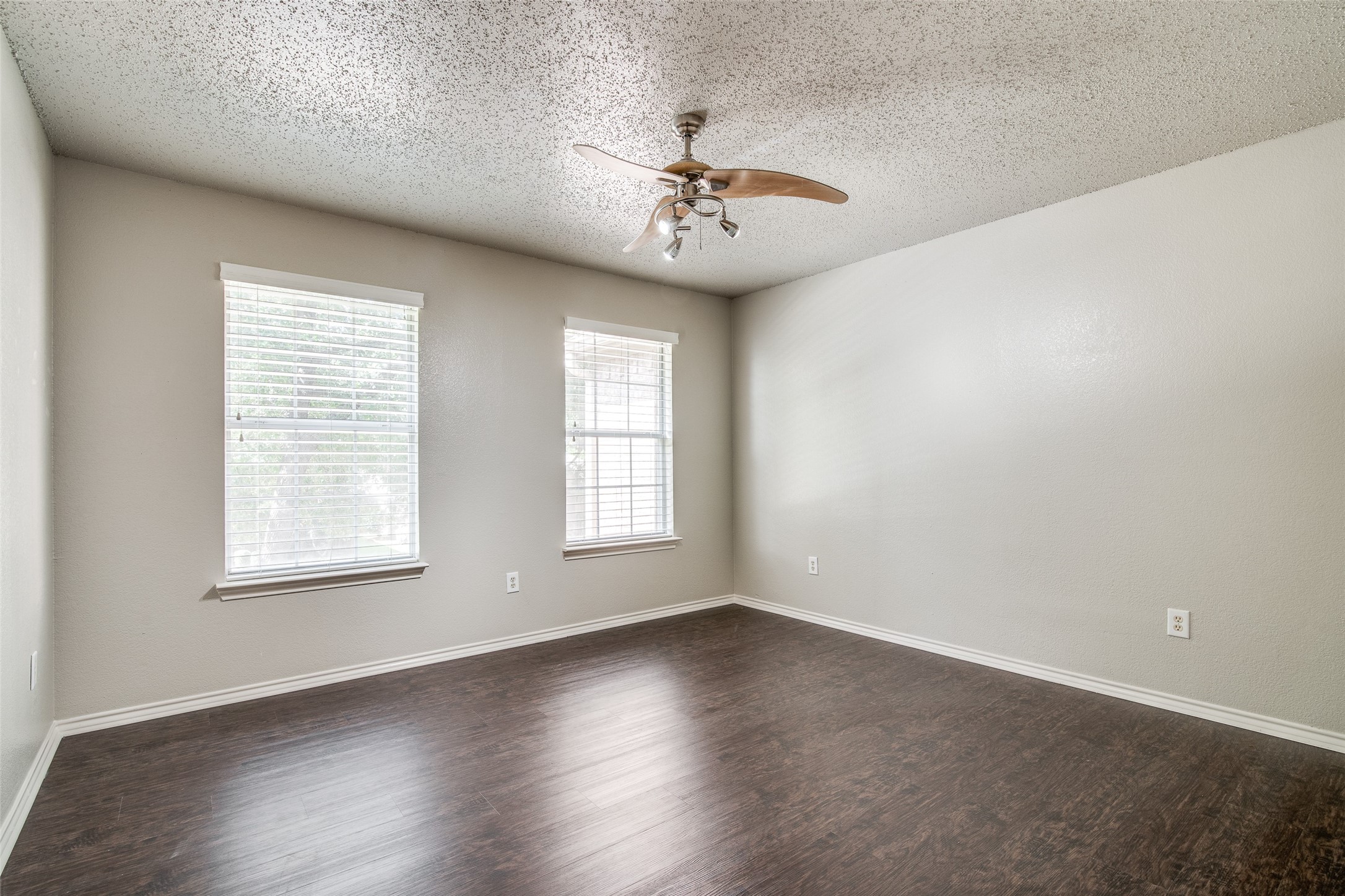 1520 Eaglepoint Drive