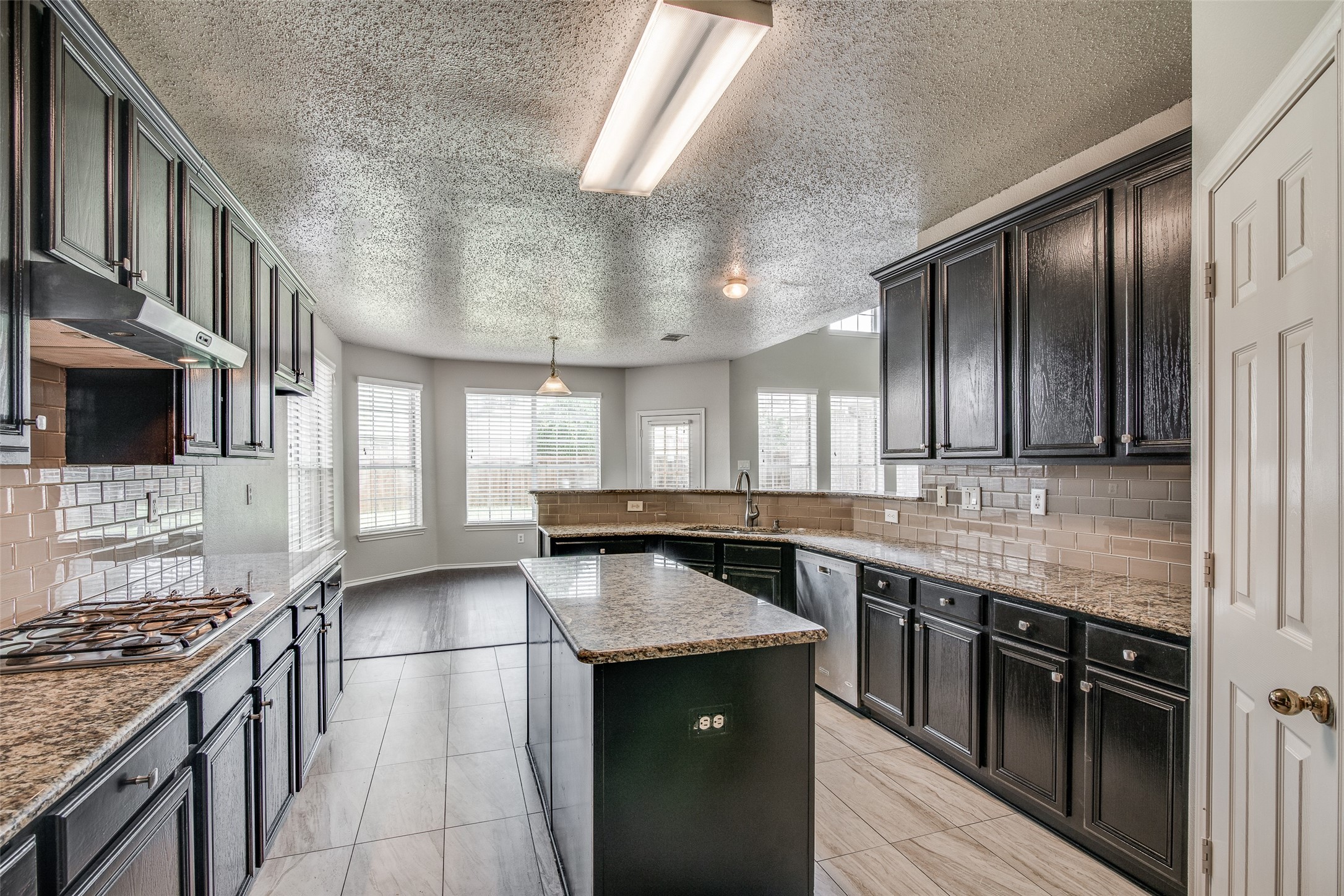 1520 Eaglepoint Drive