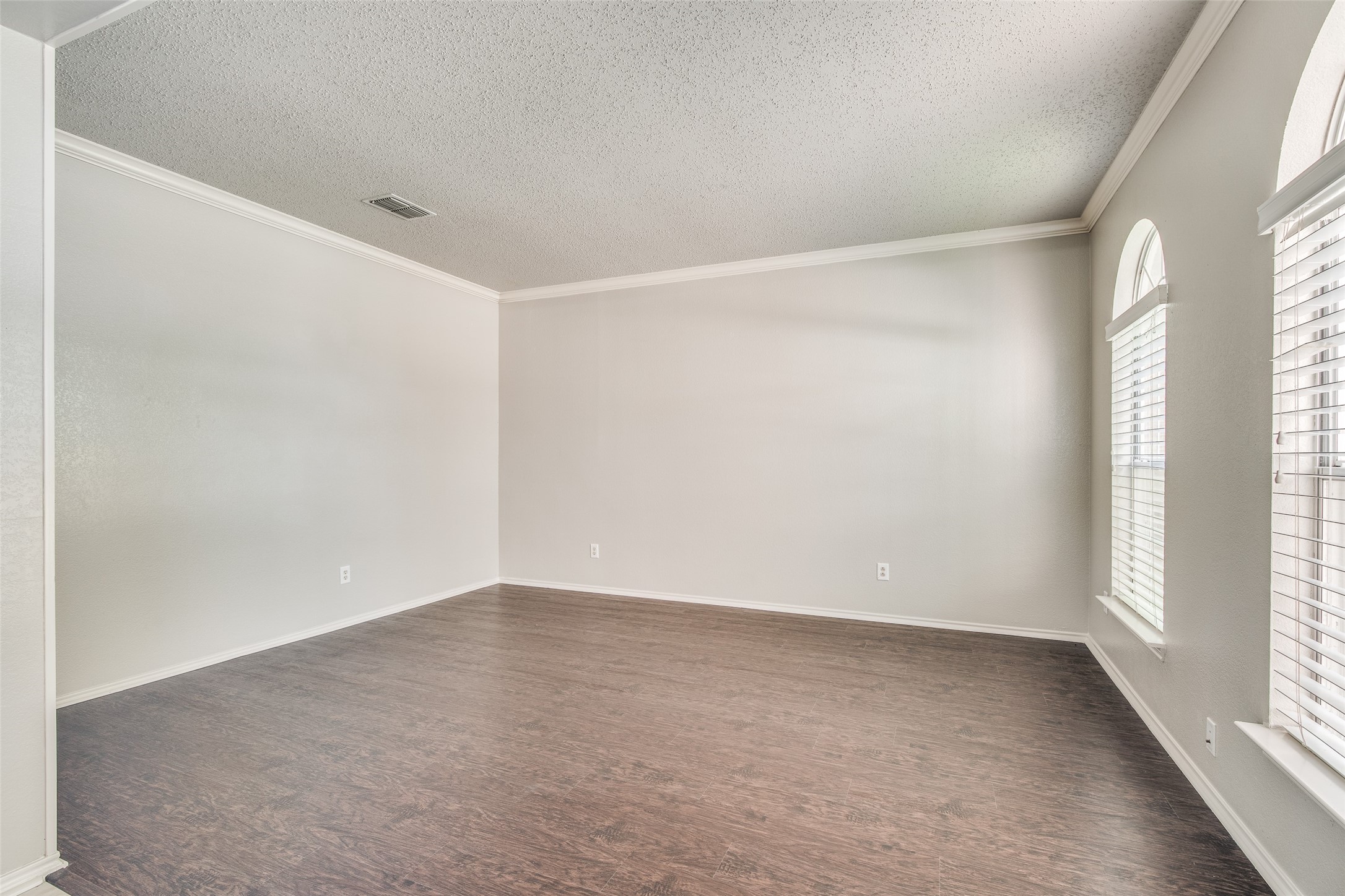 1520 Eaglepoint Drive