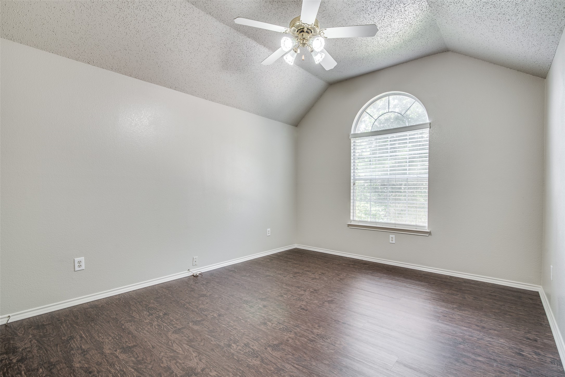 1520 Eaglepoint Drive