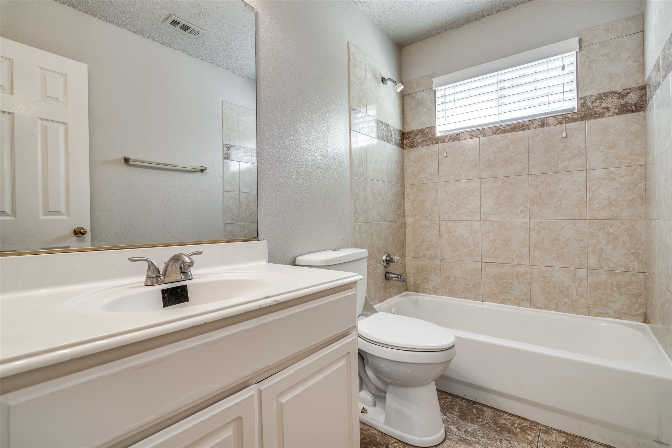 1520 Eaglepoint Drive