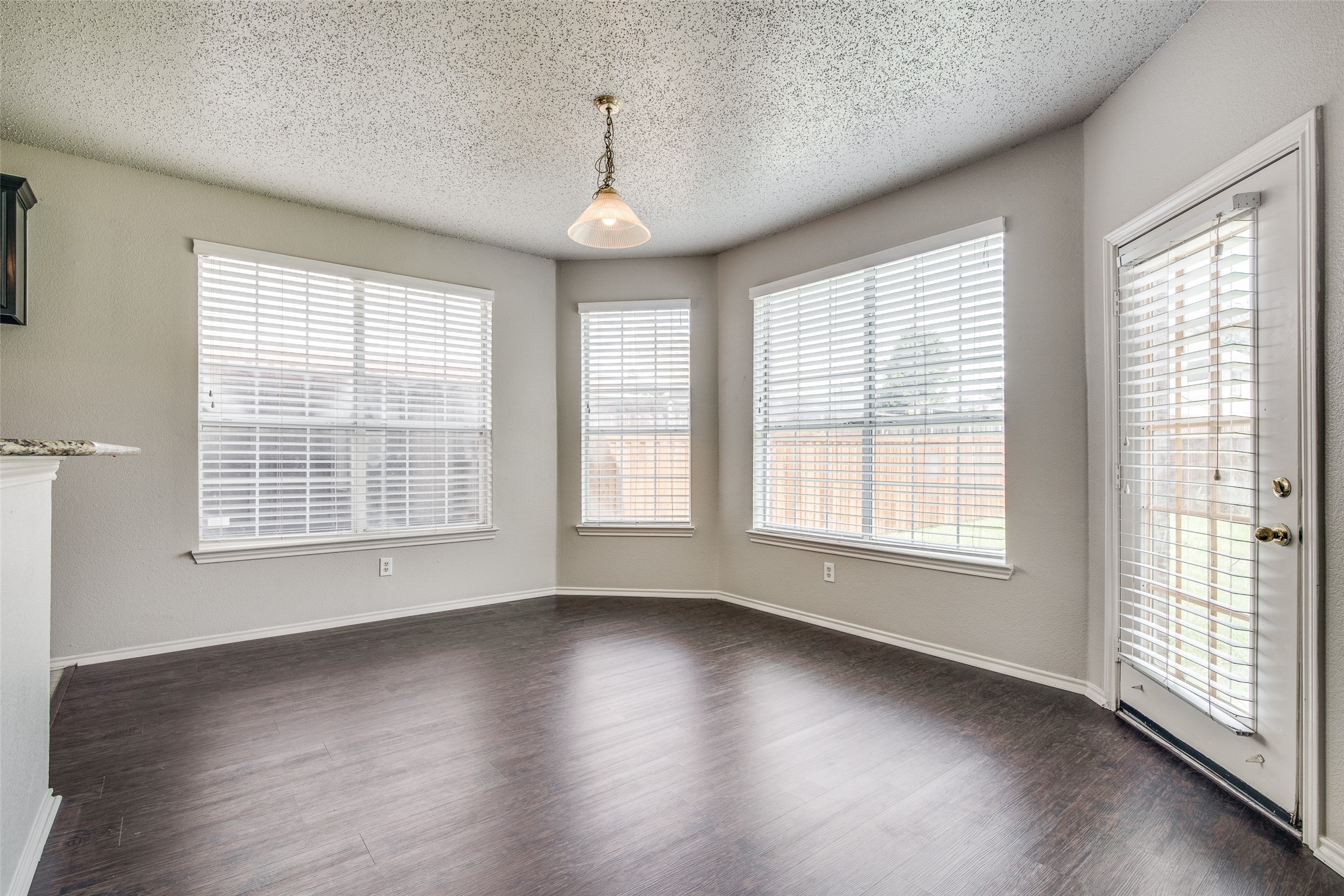 1520 Eaglepoint Drive