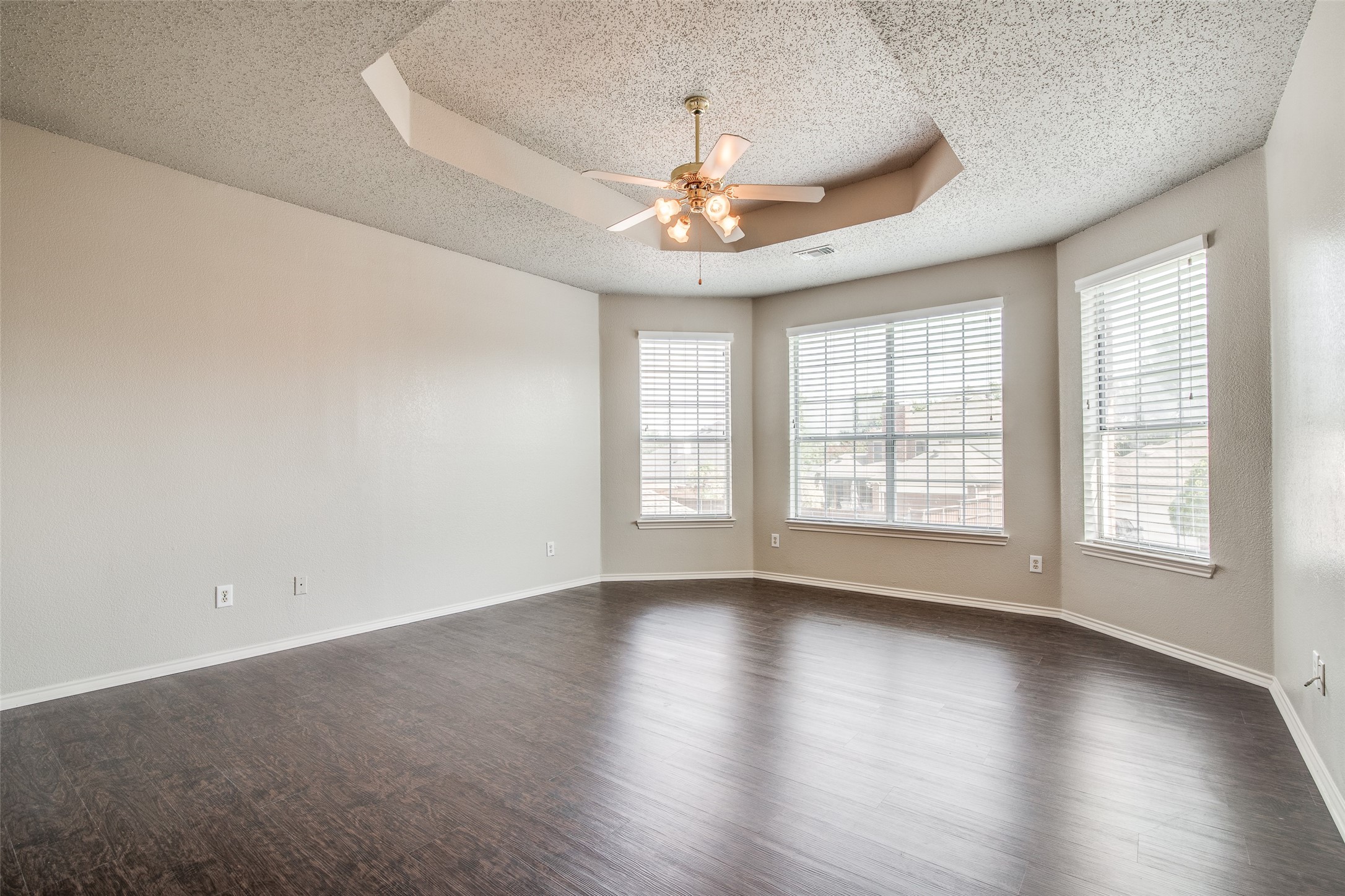 1520 Eaglepoint Drive