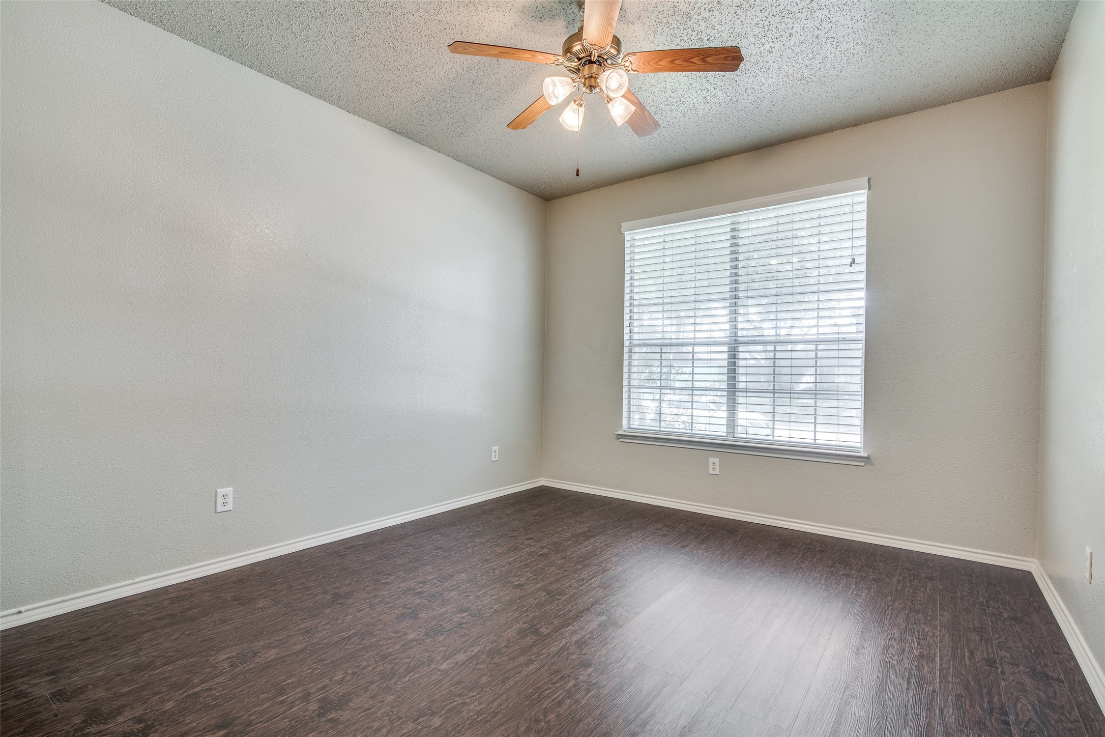 1520 Eaglepoint Drive