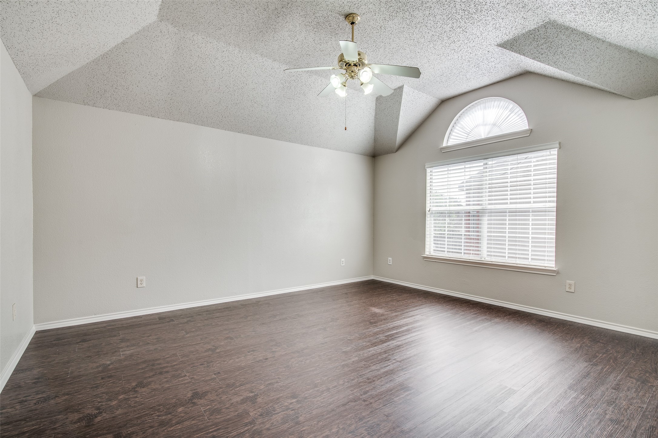 1520 Eaglepoint Drive