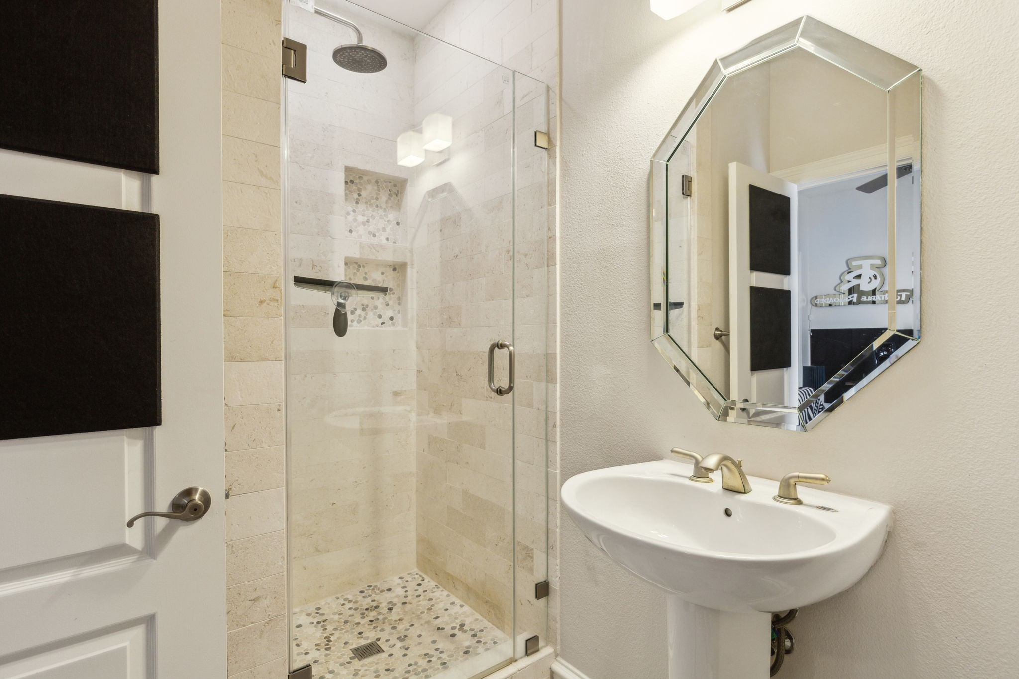 2022 N Fitzhugh Avenue E