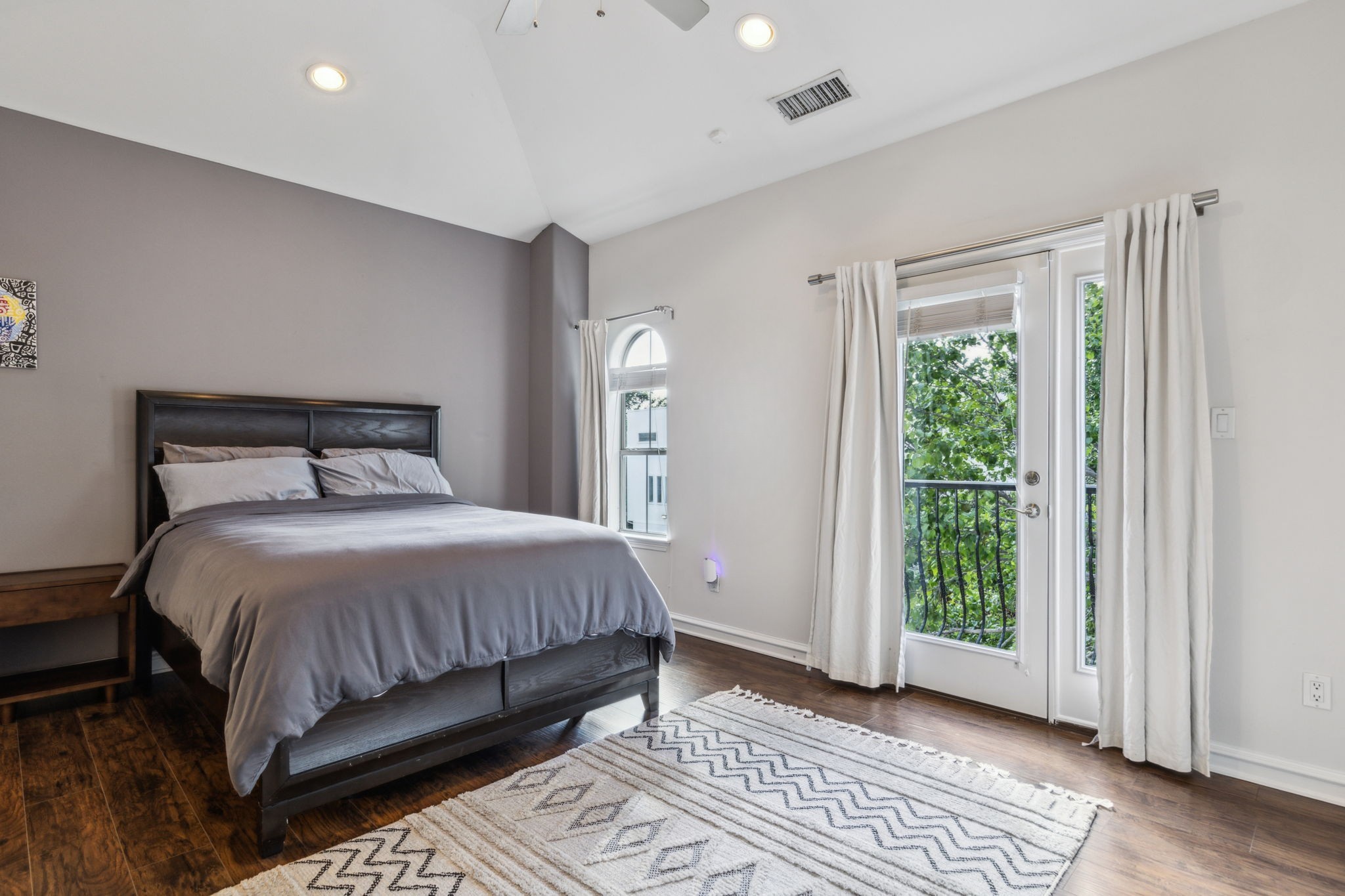 2022 N Fitzhugh Avenue E