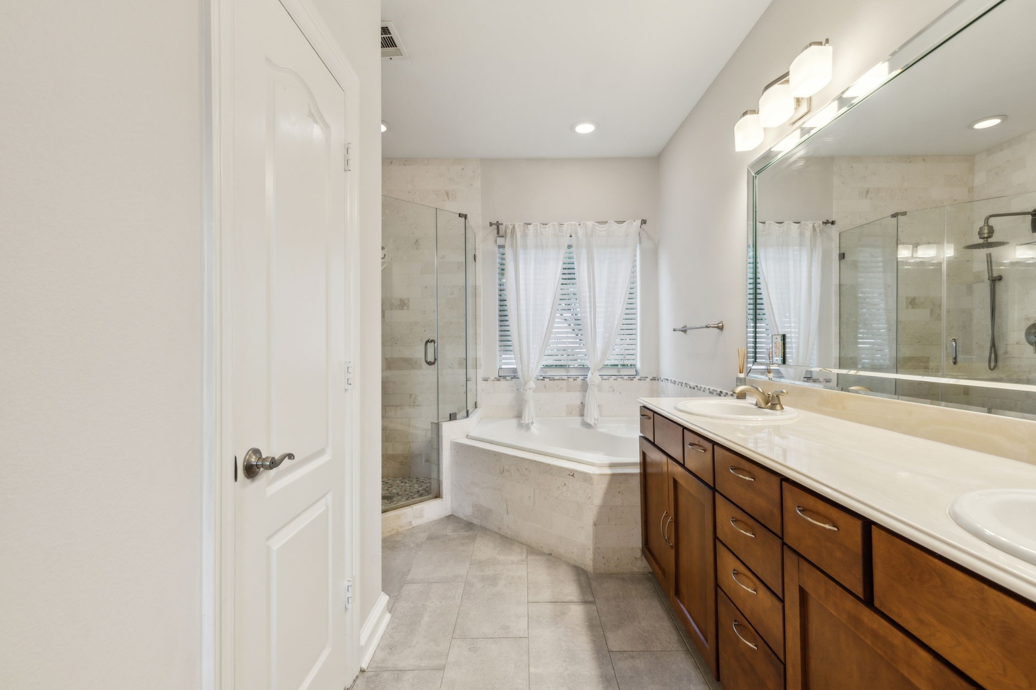 2022 N Fitzhugh Avenue E