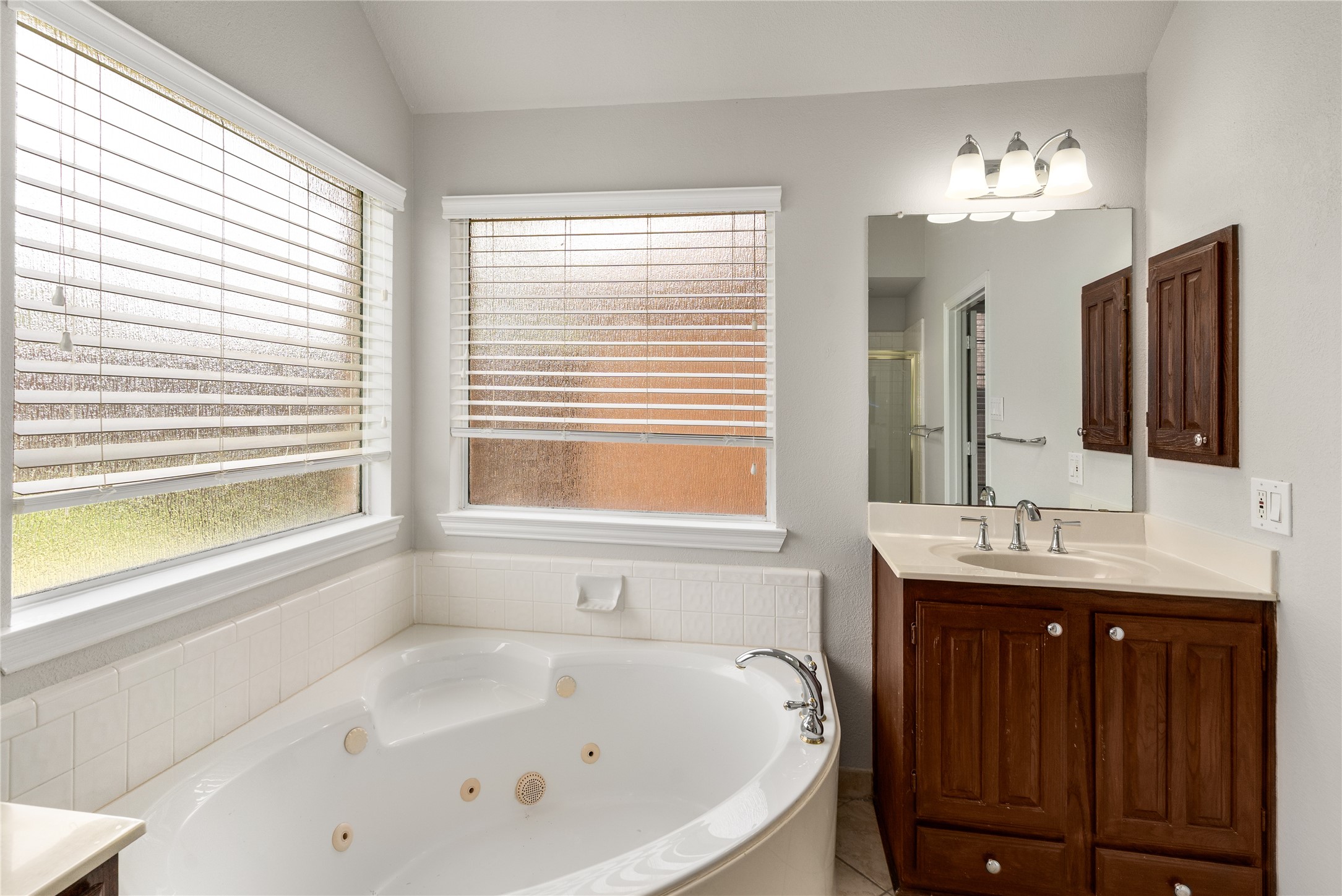 3616 Canyon Oaks Drive