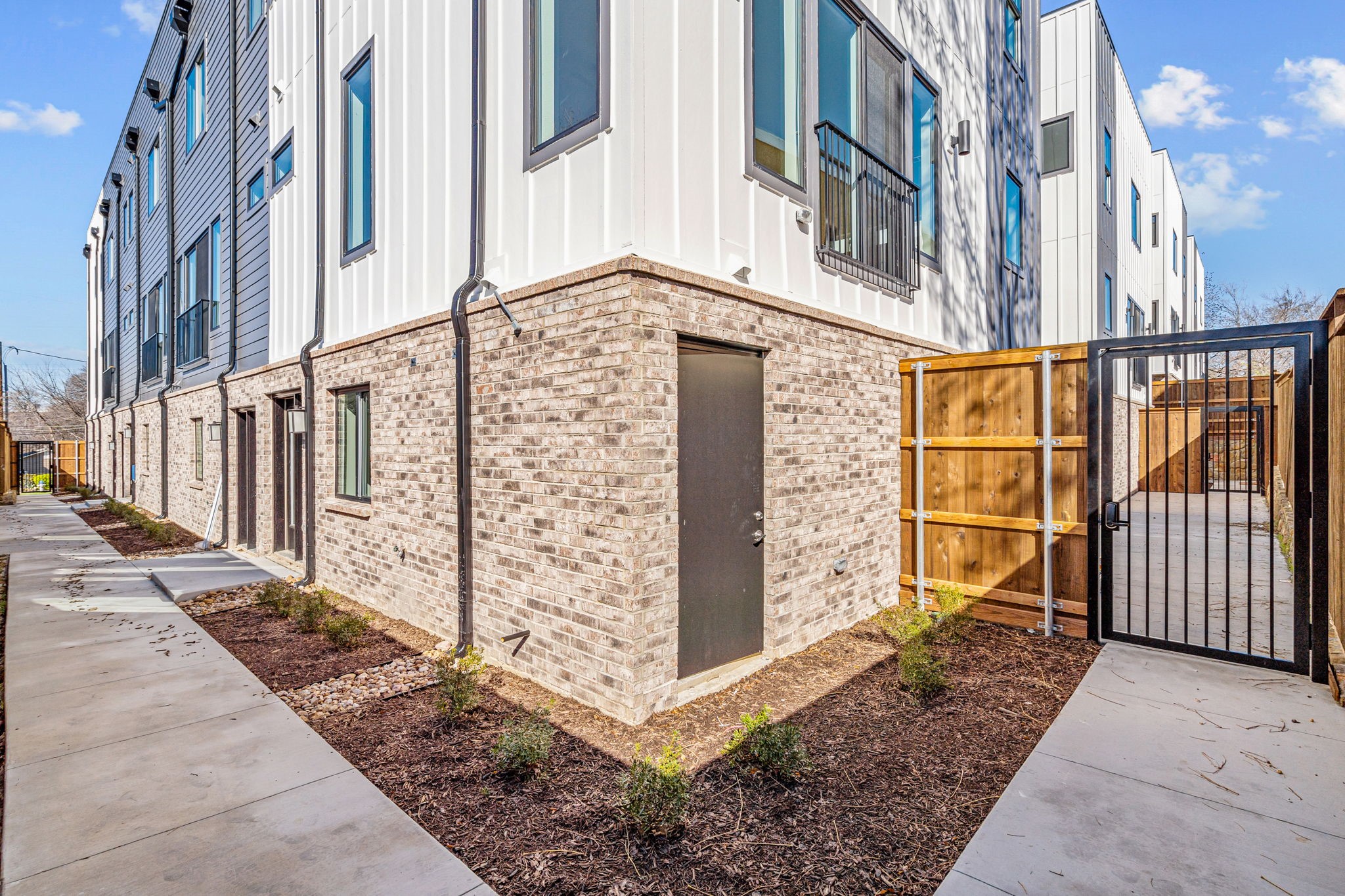 2206 Arroyo Avenue 403