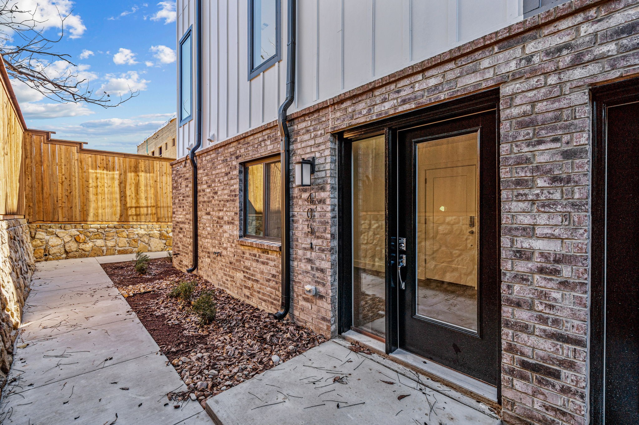 2206 Arroyo Avenue 403