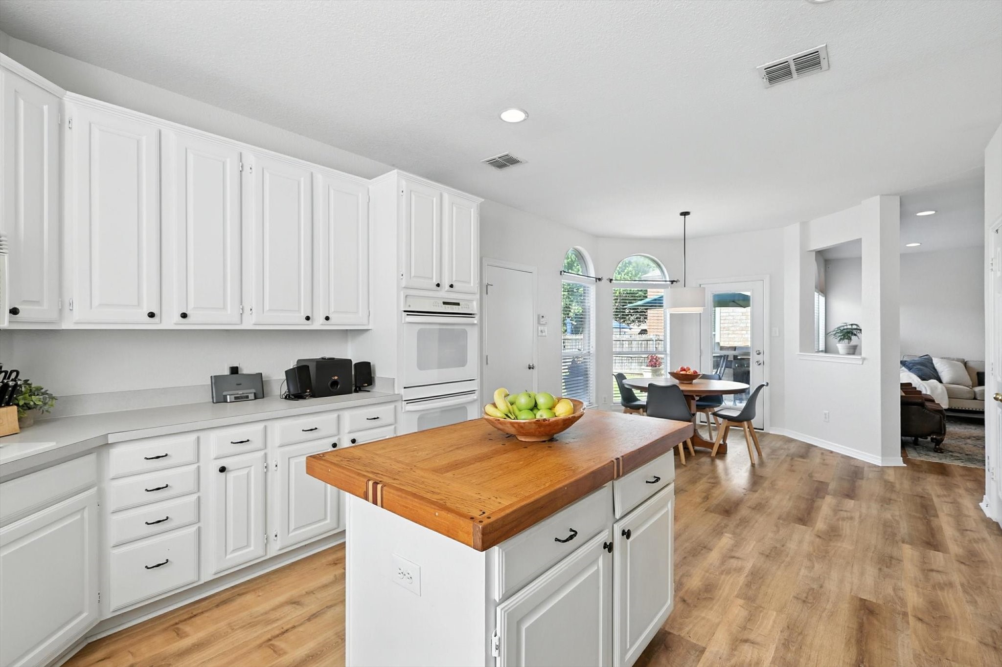 1913 Fall Creek Trail