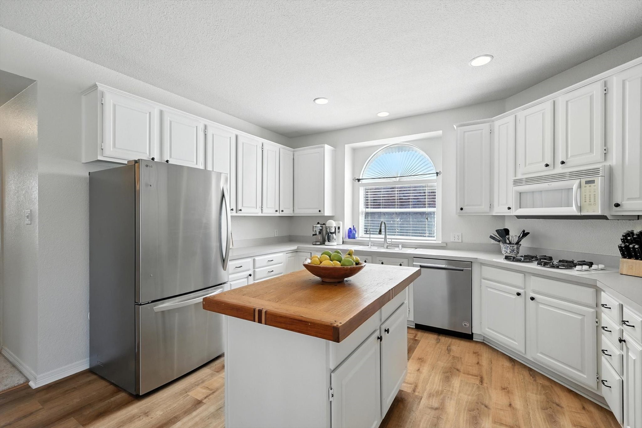 1913 Fall Creek Trail