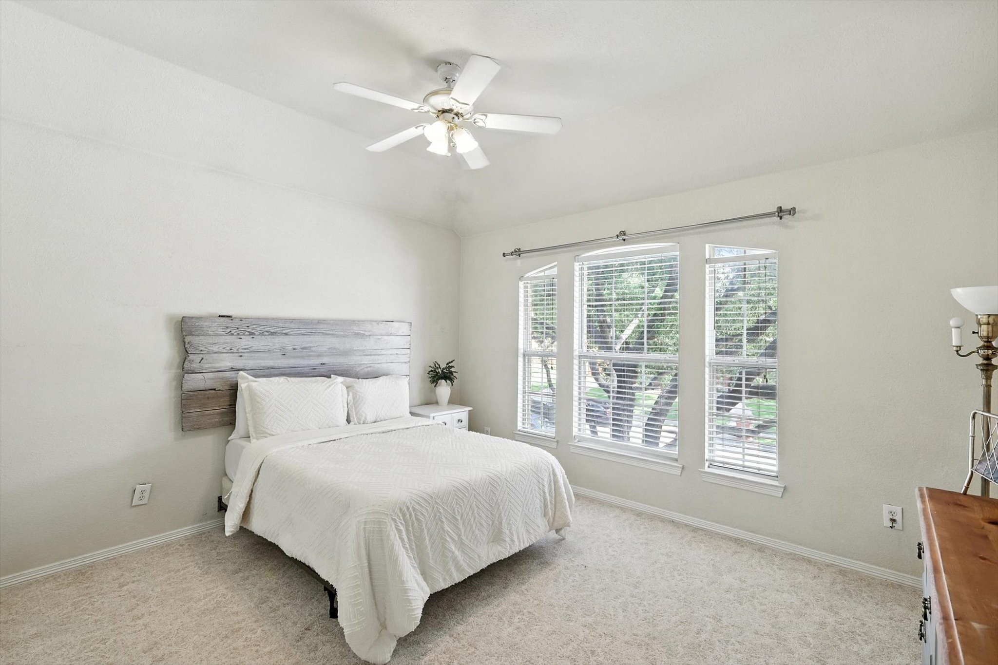 1913 Fall Creek Trail